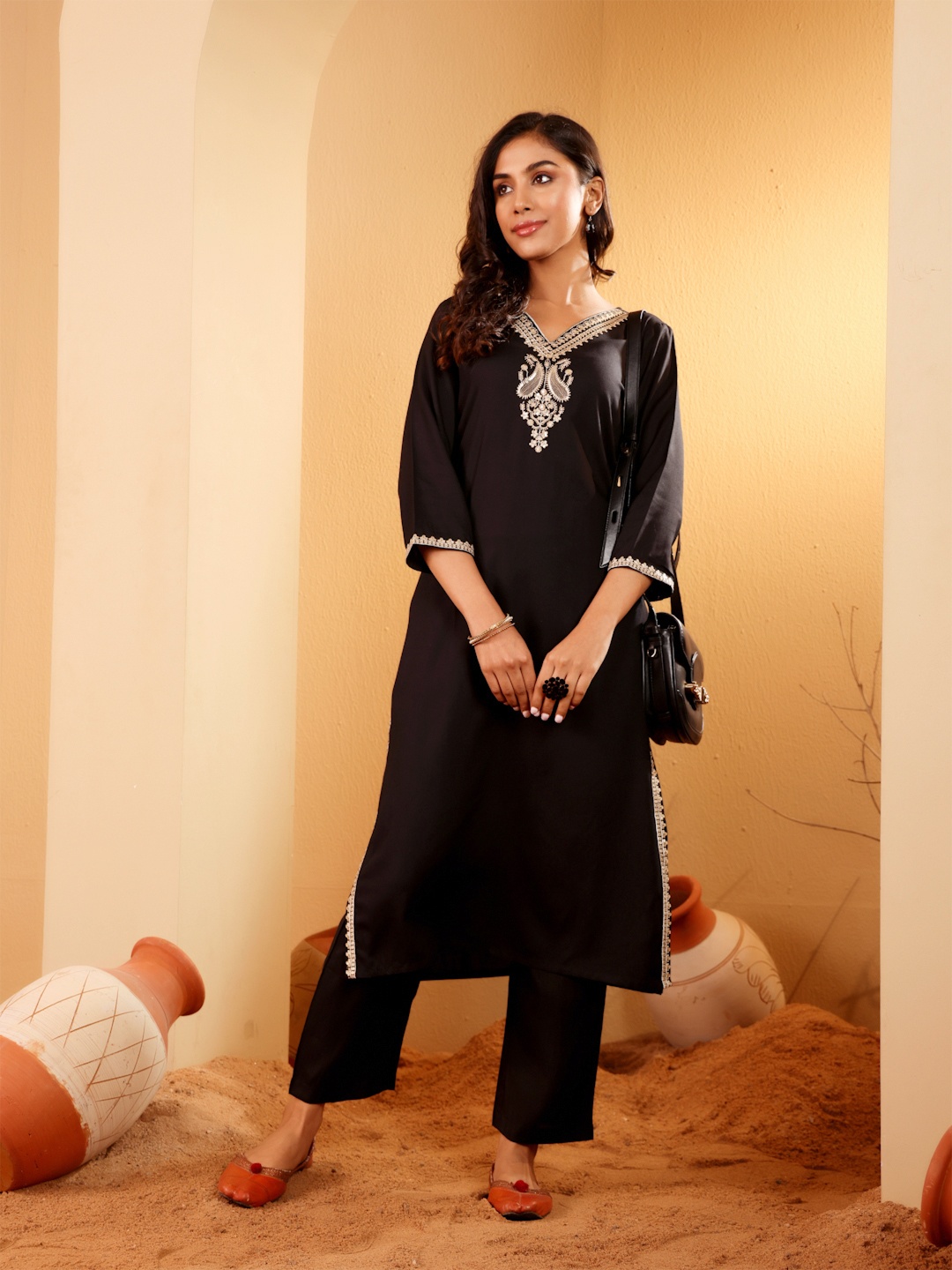 

Varanga Paisley Embroidered V-Neck Straight Kurta, Black