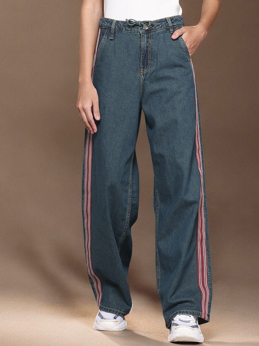 

The Roadster Lifestyle Co. Women Pure Cotton Low Rise Wide Leg Jeans, Blue