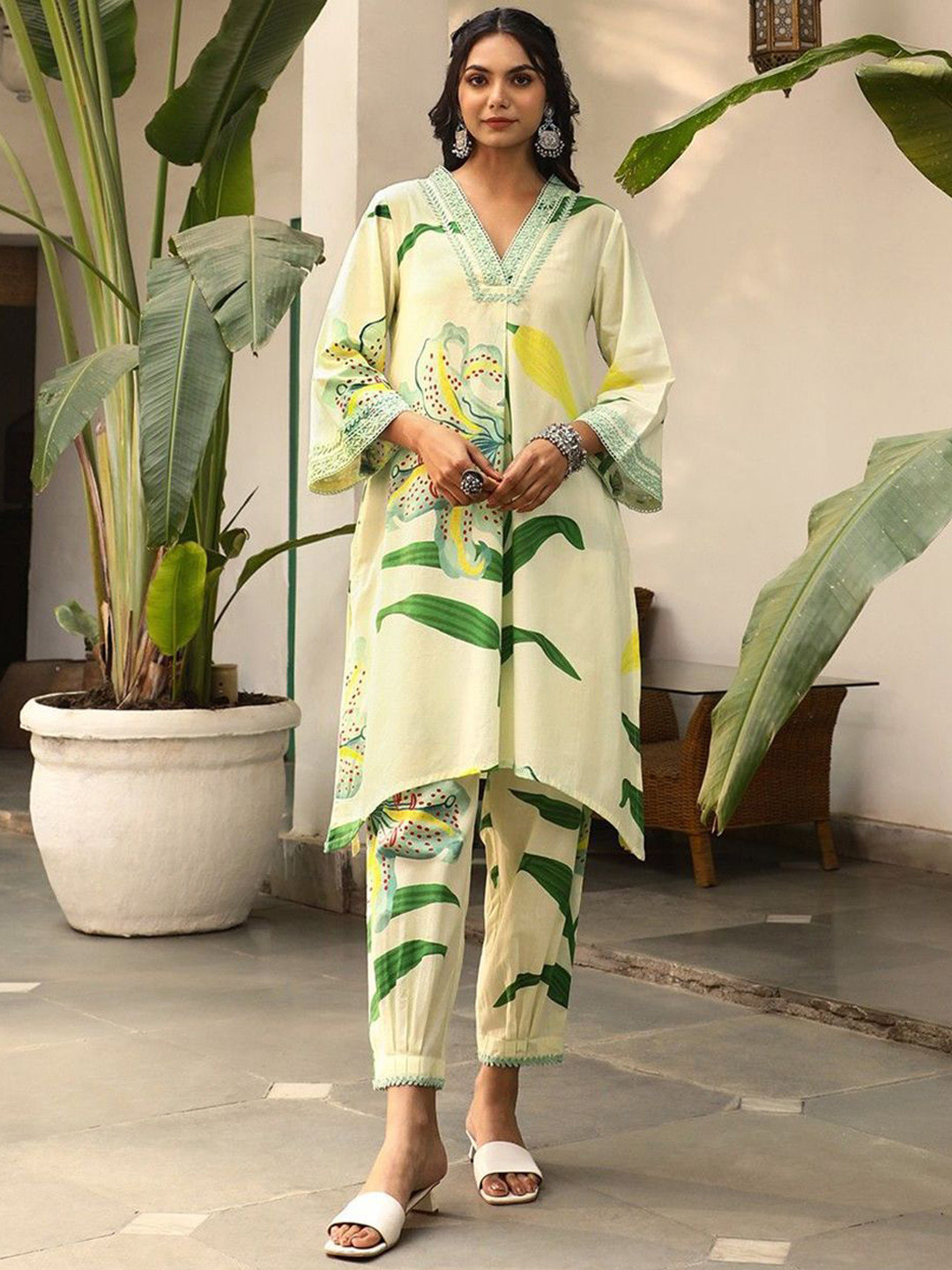

Royal Export Floral Printed V Neck Tunic With Trousers, Green