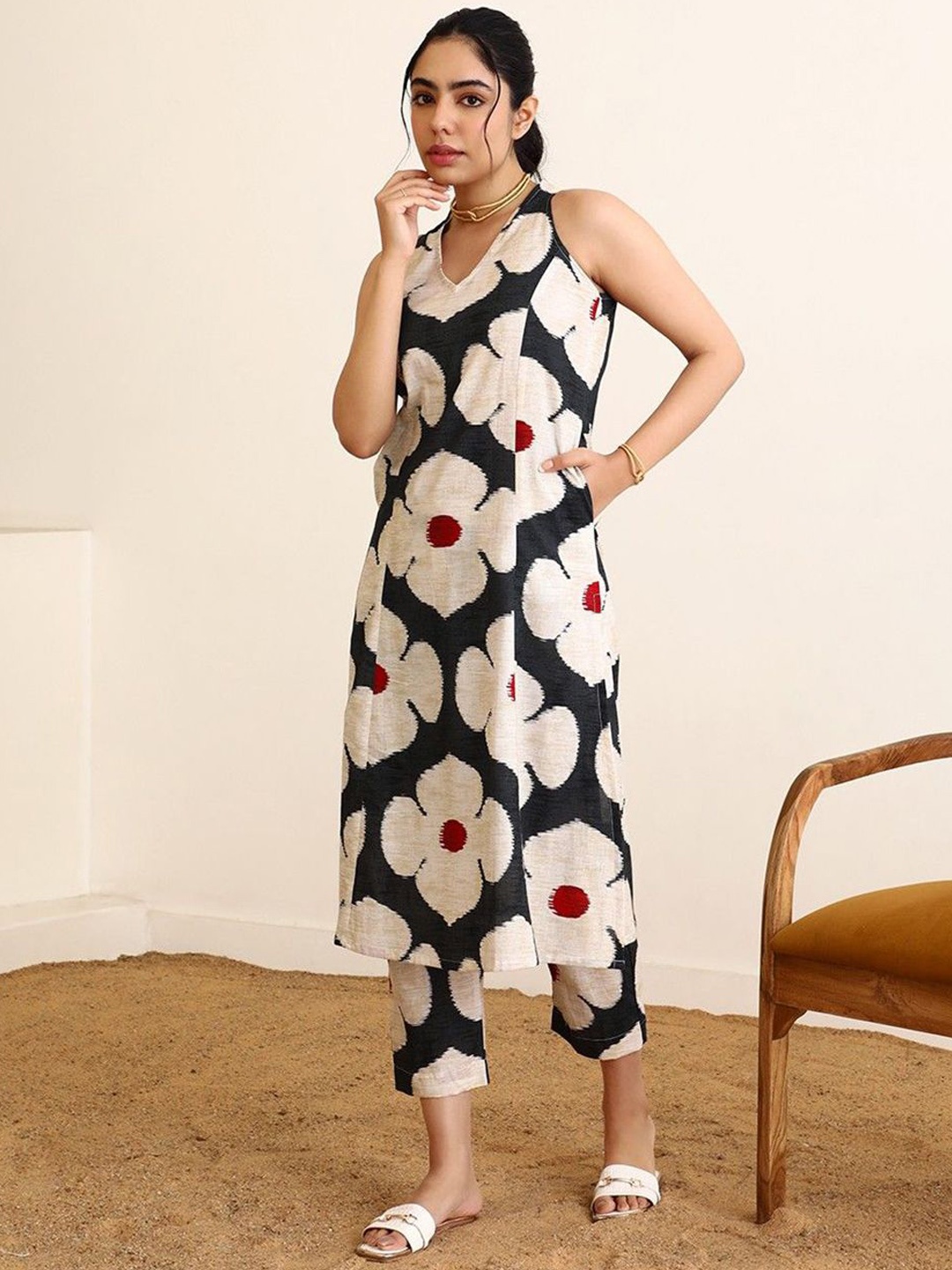 

Royal Export Floral Printed V Neck A Line Tunic With Trousers, Black