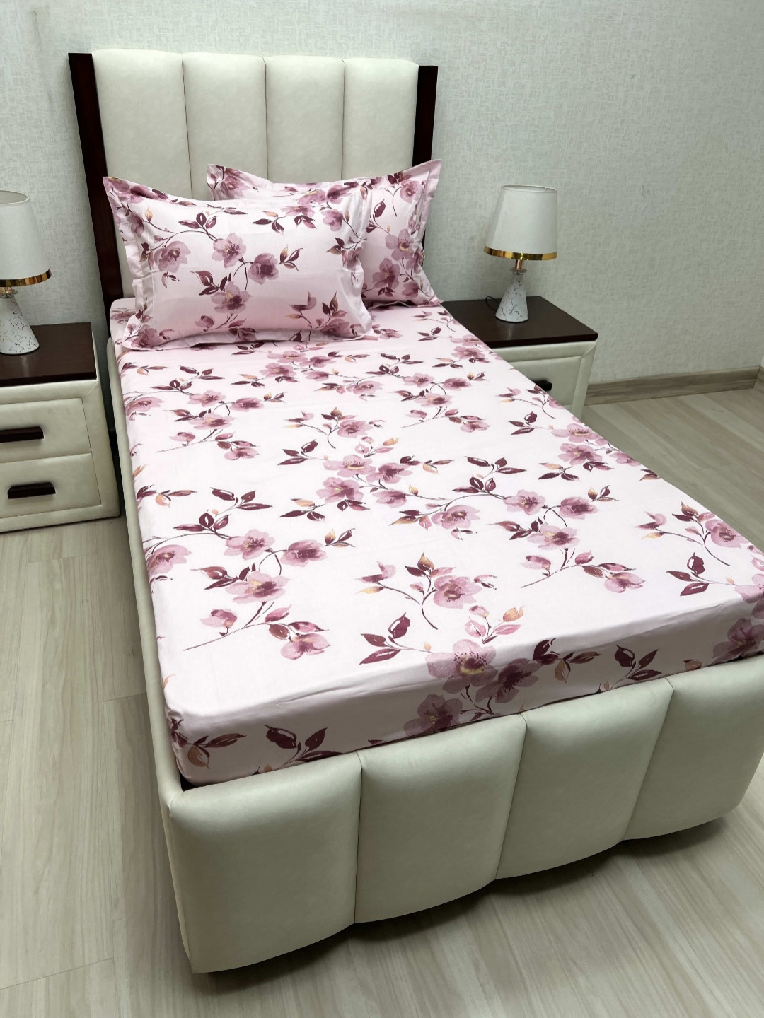 

Pure Decor Lounge Pink Printed Pure Cotton 200 TC Single Bedsheet Set 1.73 m x 2.36 m