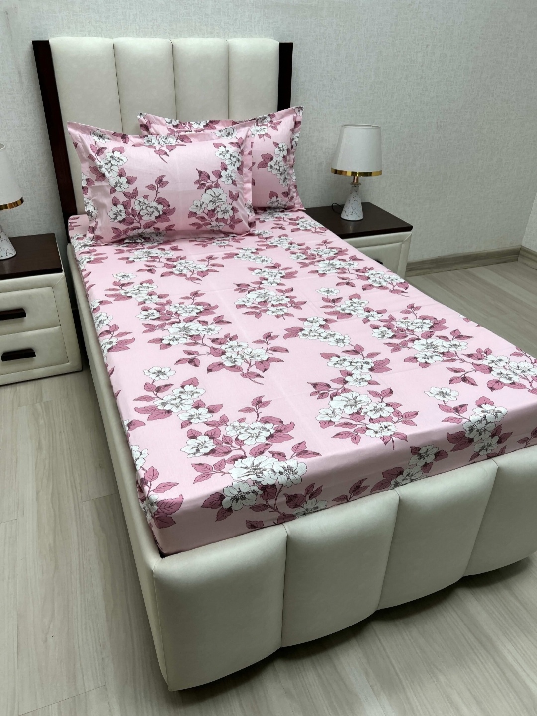 

Pure Decor Lounge Pink Printed Pure Cotton 200 TC Single Bedsheet Set 1.73 m x 2.36 m