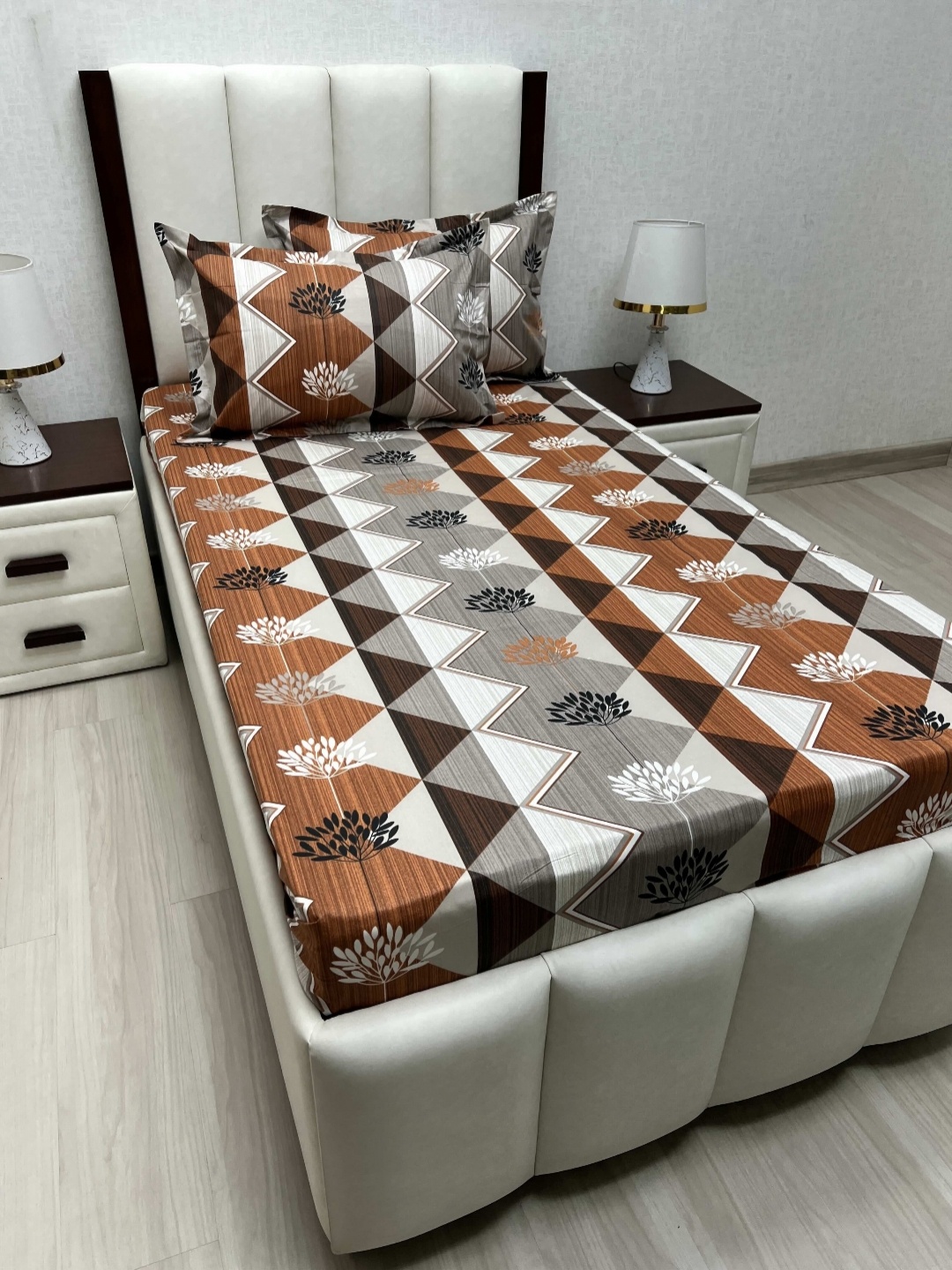 

Pure Decor Lounge Brown Printed Pure Cotton 200 TC Single Bedsheet Set 1.73 m x 2.36 m