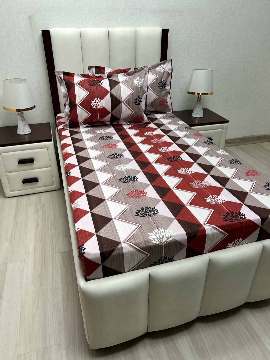 

Pure Decor Lounge Red Printed Pure Cotton 200 TC Single Bedsheet Set 1.73 m x 2.36 m