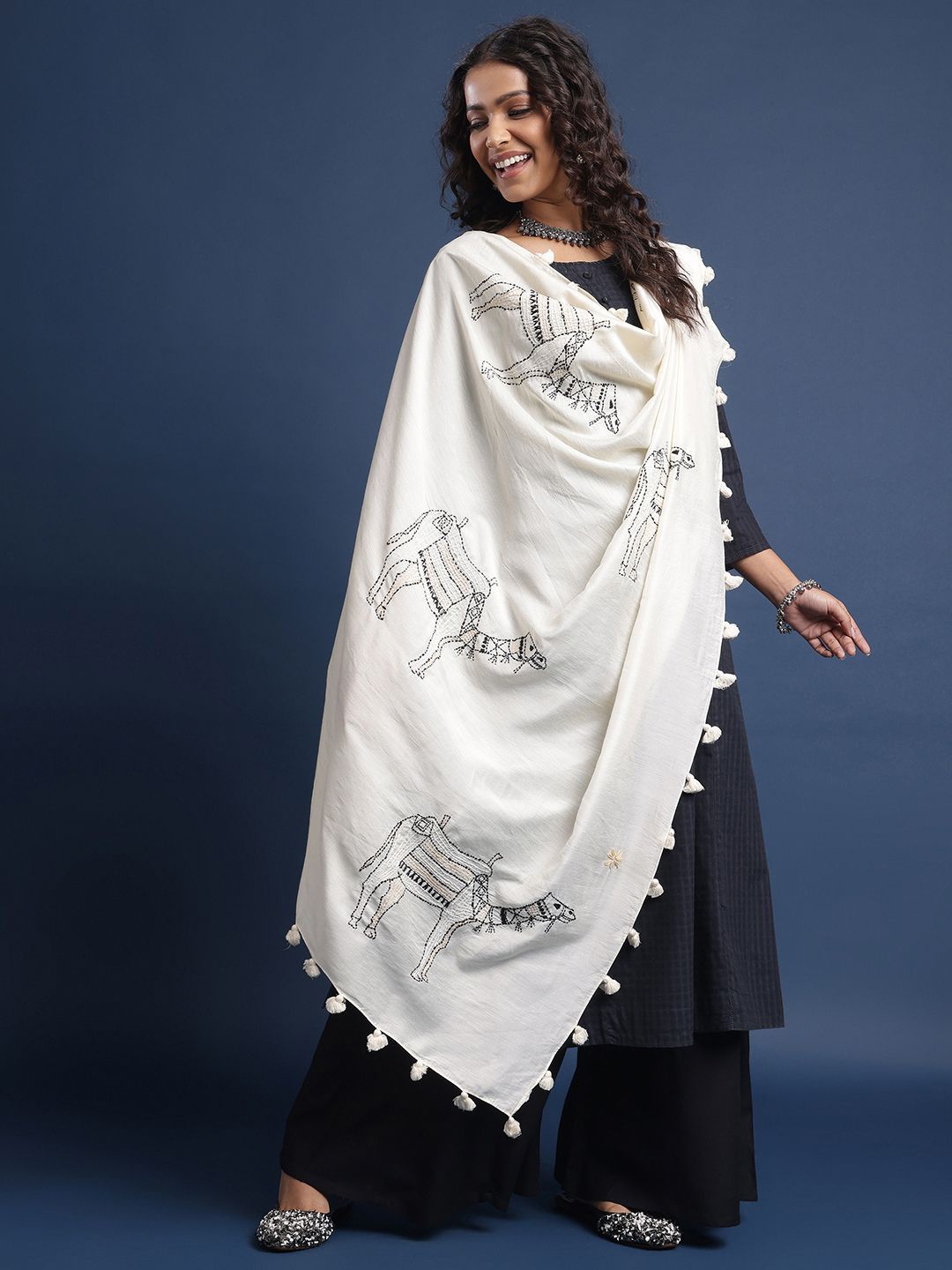 

Taavi Ethnic Motifs Embroidered Tasselled Border Dupatta, Off white