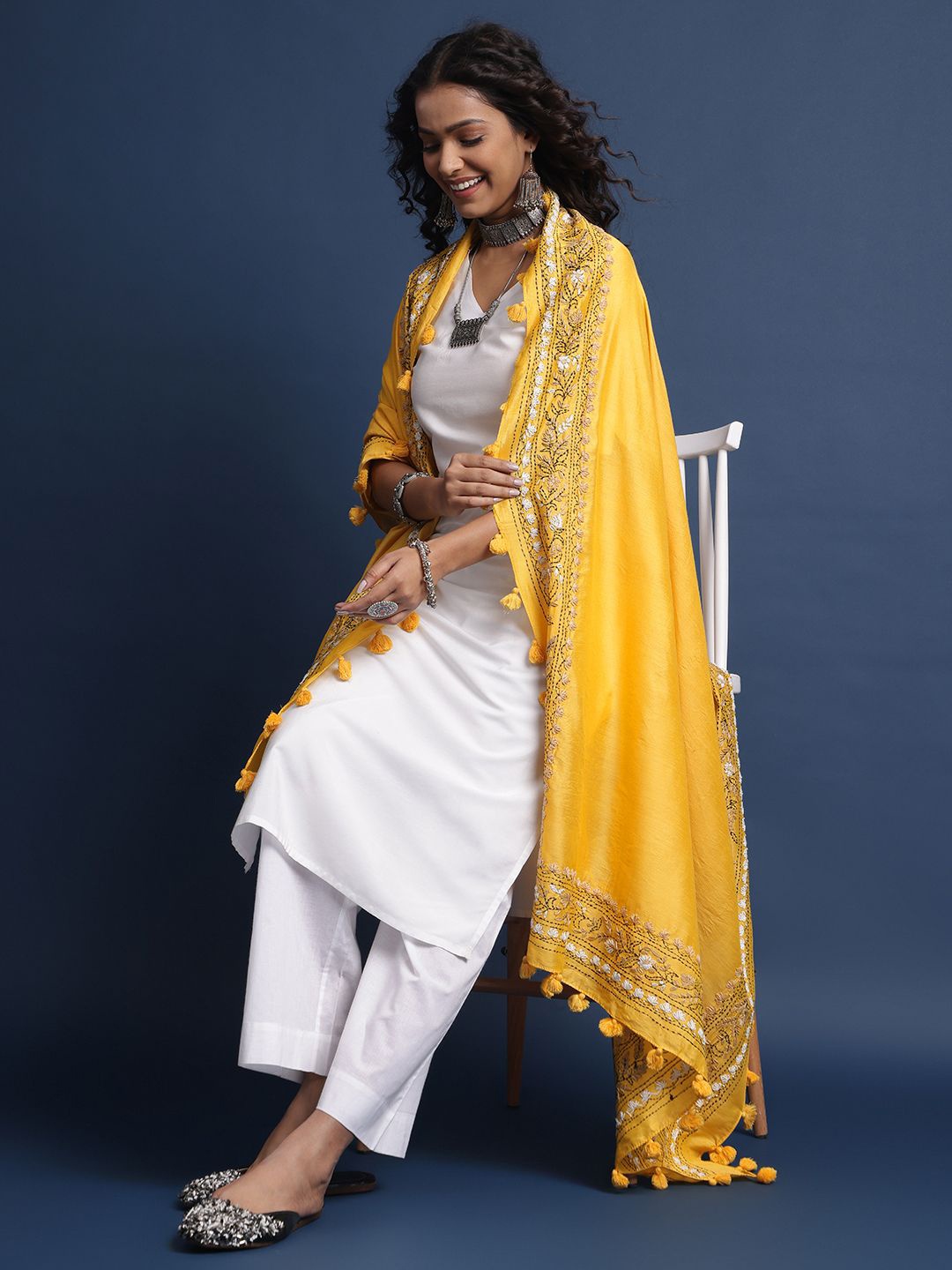 

Taavi Floral Embroidered Tasselled Border Chanderi Dupatta, Yellow