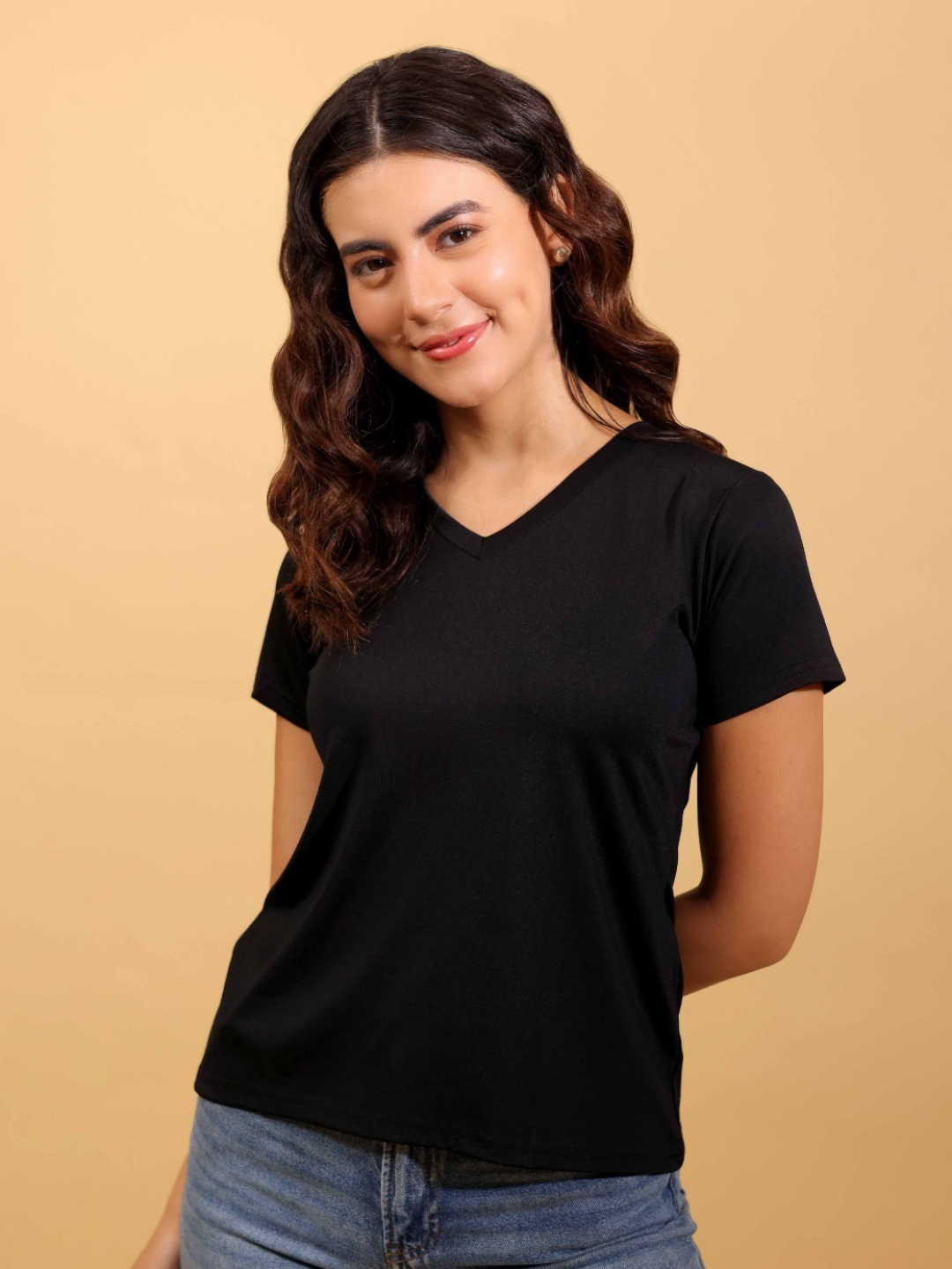 

BEOM Women Solid V-Neck Cotton T-shirt, Black