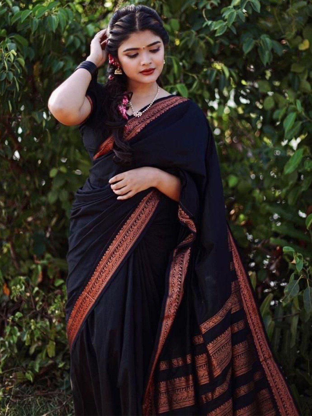 

ZIBLON Woven Design Zari Art Silk Banarasi Saree, Black