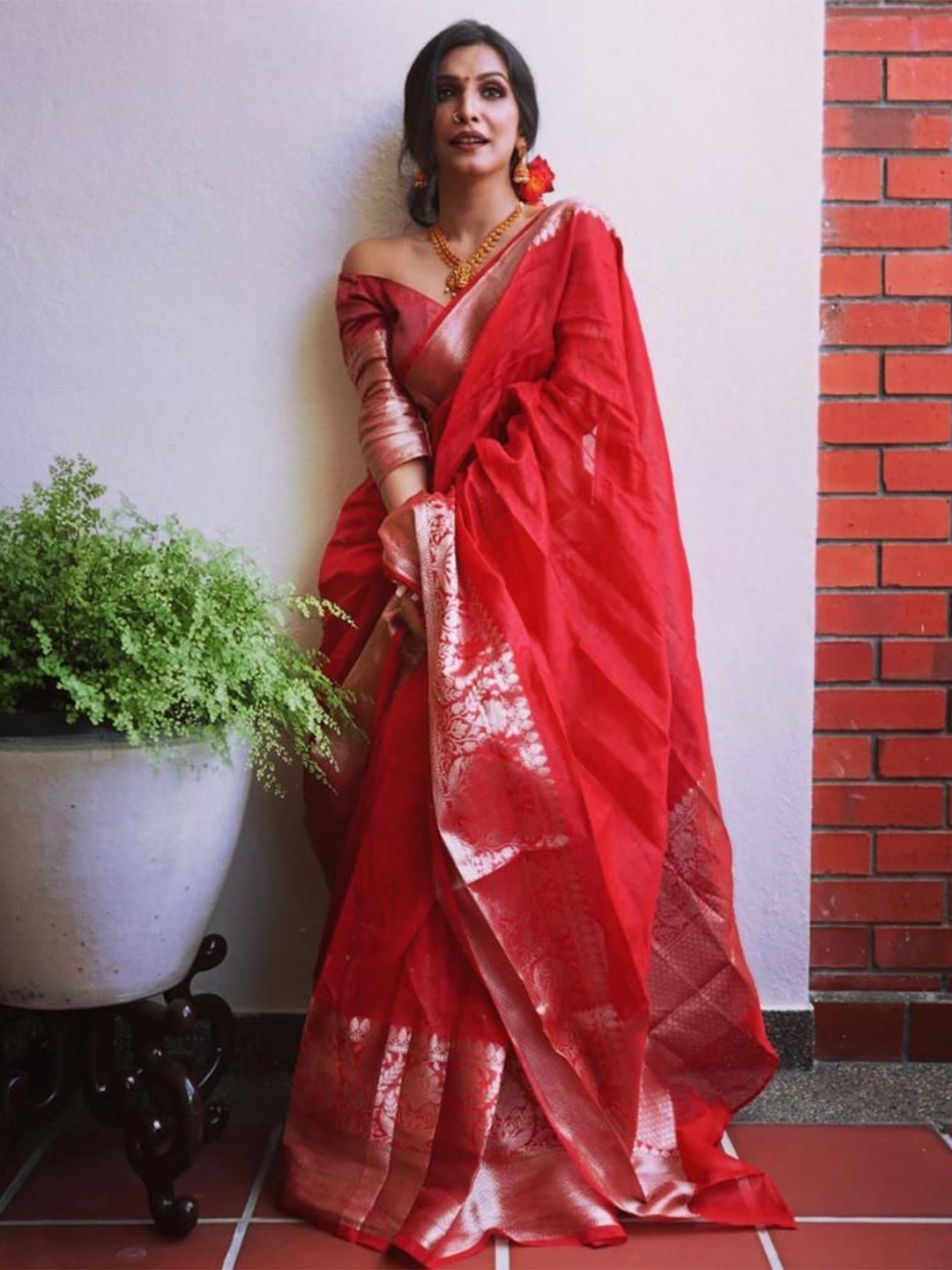 

ZIBLON Woven Design Zari Banarasi Saree, Red
