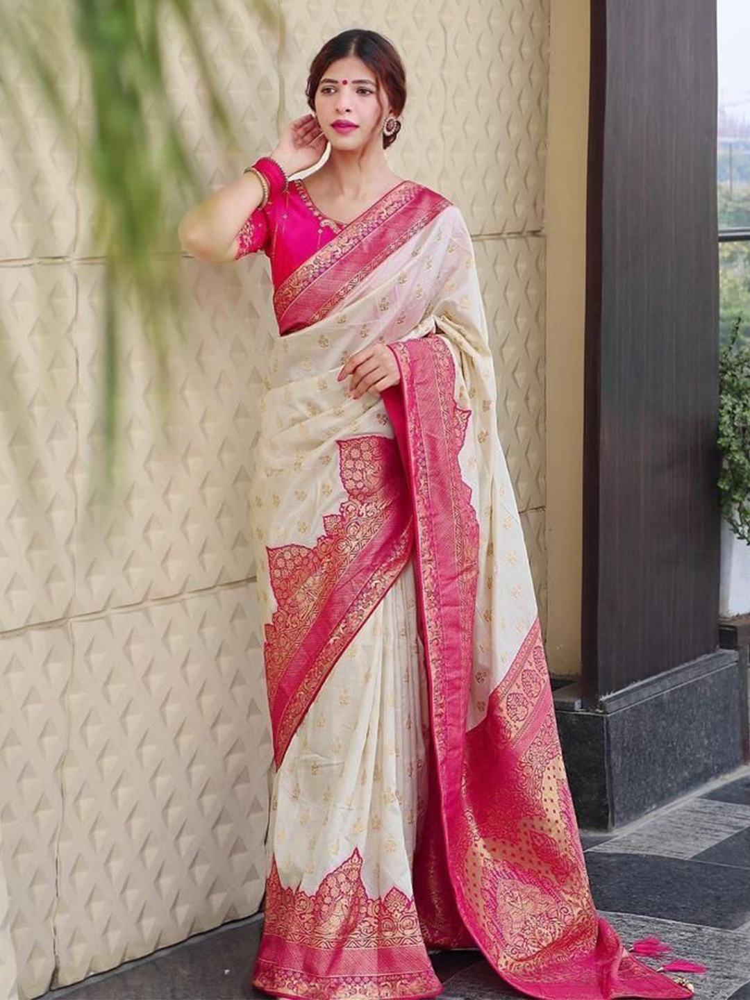 

ZIBLON Woven Design Zari Banarasi Saree, White