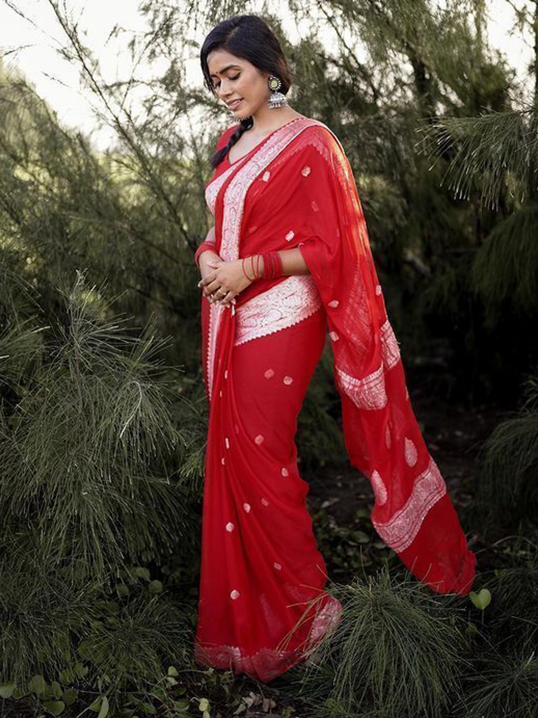 

ZIBLON Woven Design Zari Banarasi Saree, Red