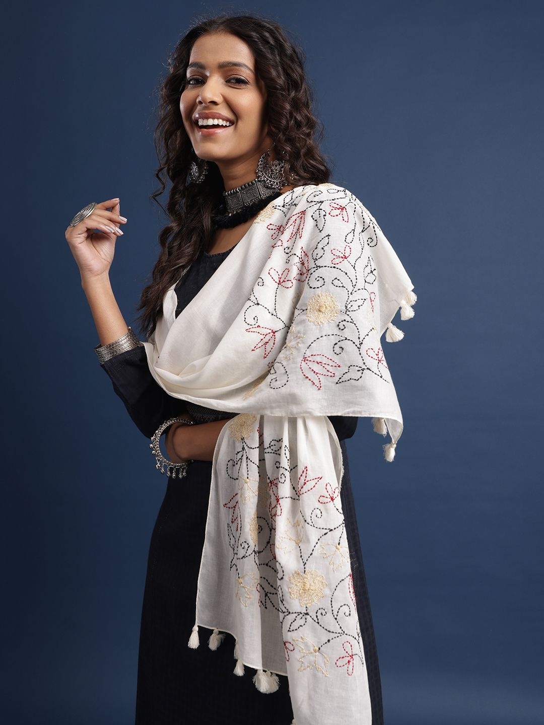 

Taavi Women Floral Kantha Work Cotton Stole with Tasselled Border, Off white