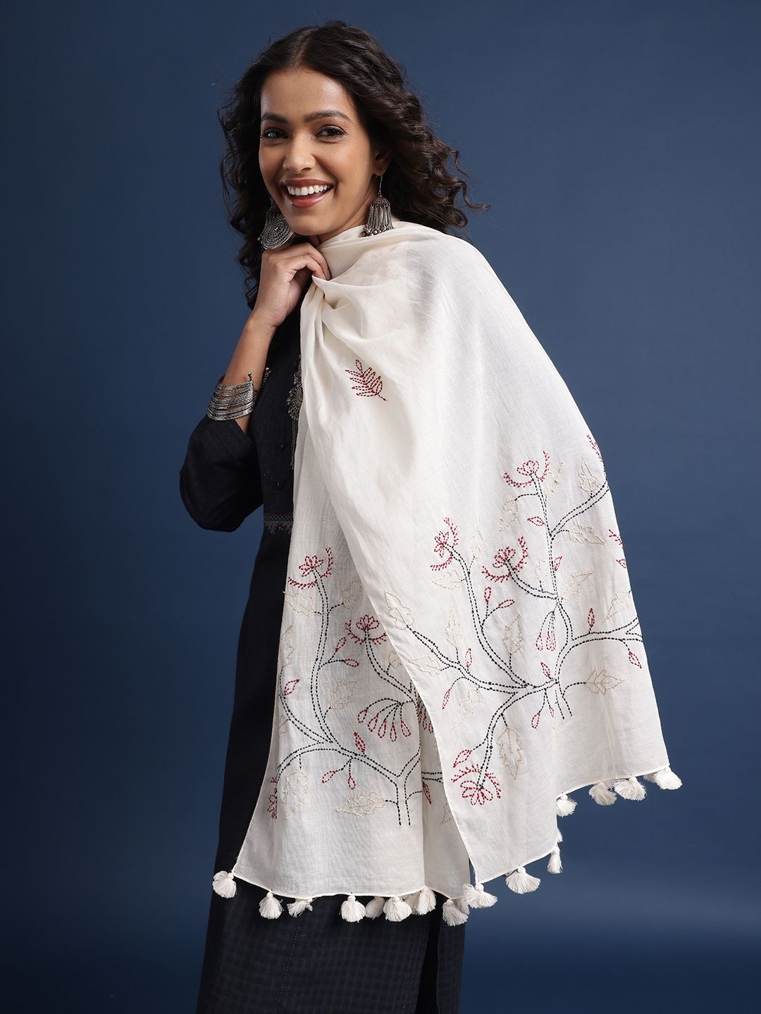 

Taavi Women Floral Kantha Work Cotton Stole with Tasselled Border, Off white