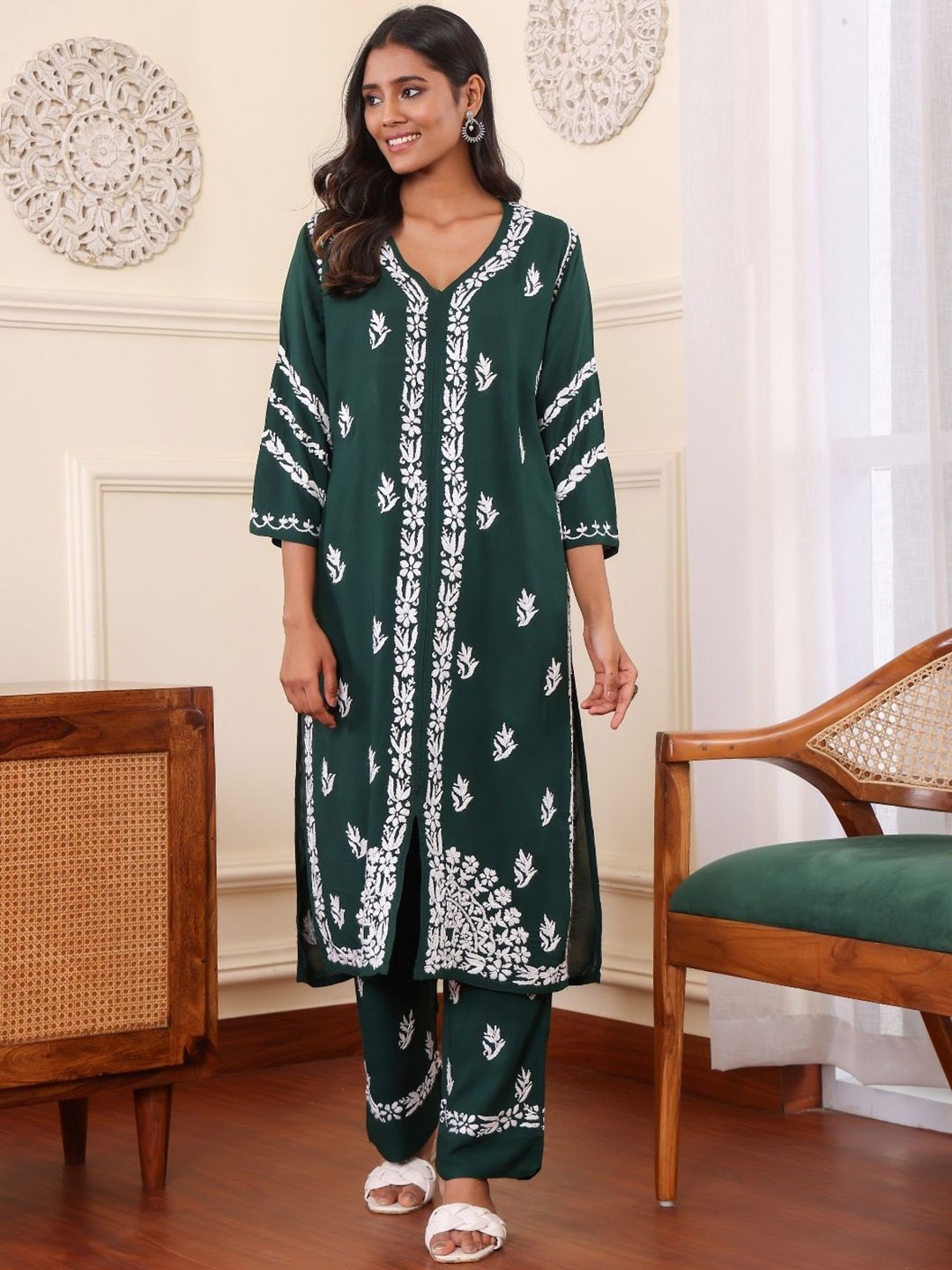 

Chowkhat Floral Embroidered Chikankari V-Neck Staright Kurta With Trousers, Green