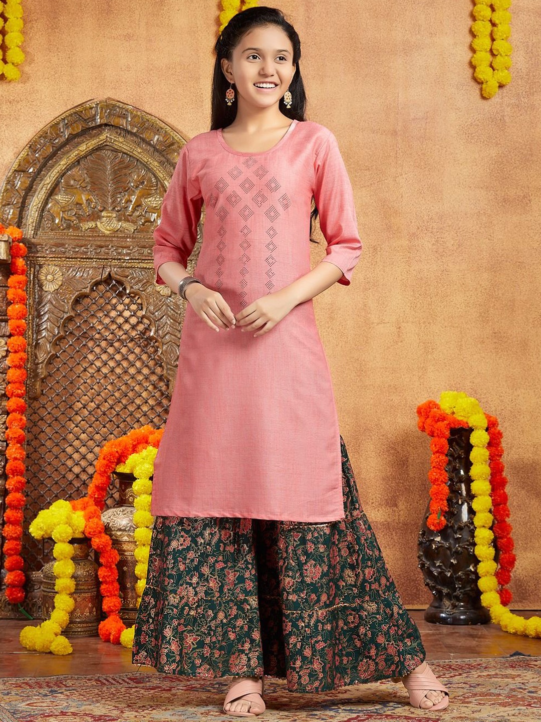 

Sangria Girls Peach Embellished Round Neck Pure Cotton Straight Kurta