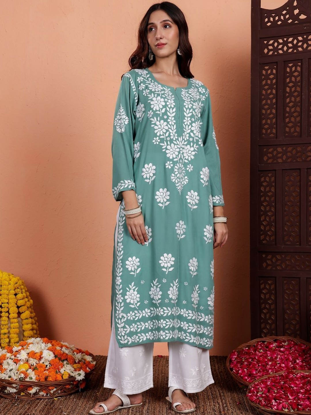 

Chowkhat Floral Embroidered Chikankari Notch-Neck Straight Kurta, Green