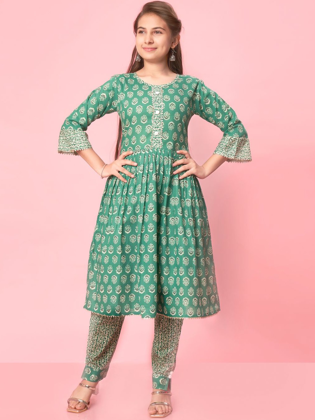 

Sangria Girls Green Floral Printed Round Neck Pure Cotton Anarkali Kurta