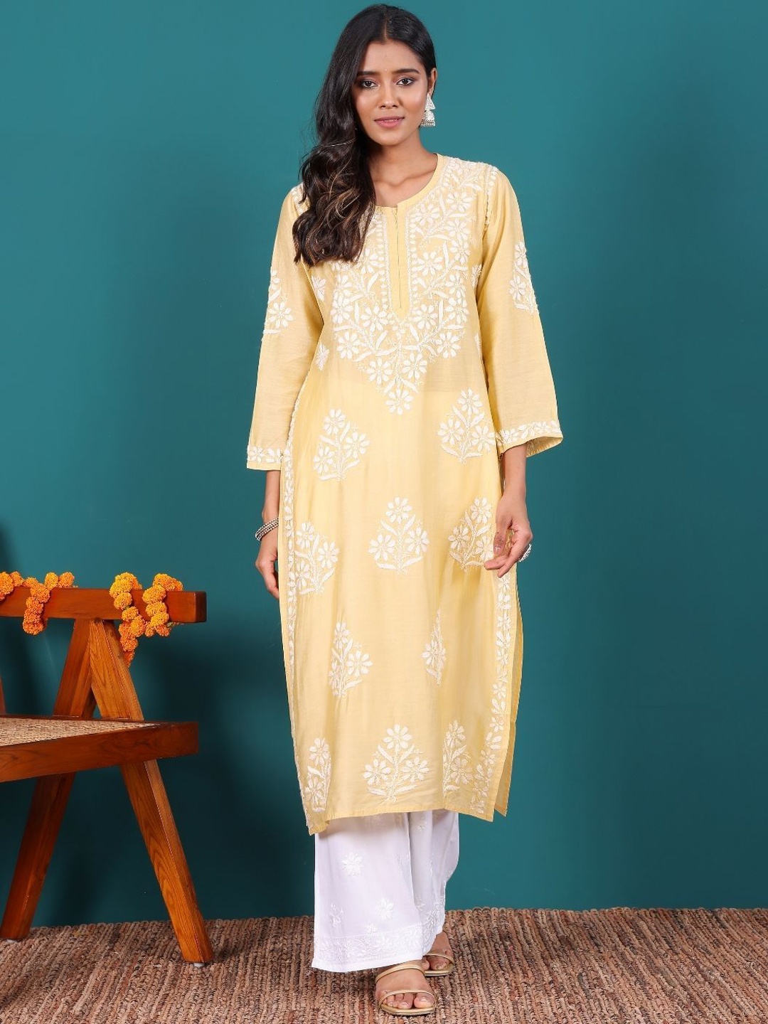 

Chowkhat Floral Embroidered Chikankari Notch-Neck Straight Kurta, Yellow