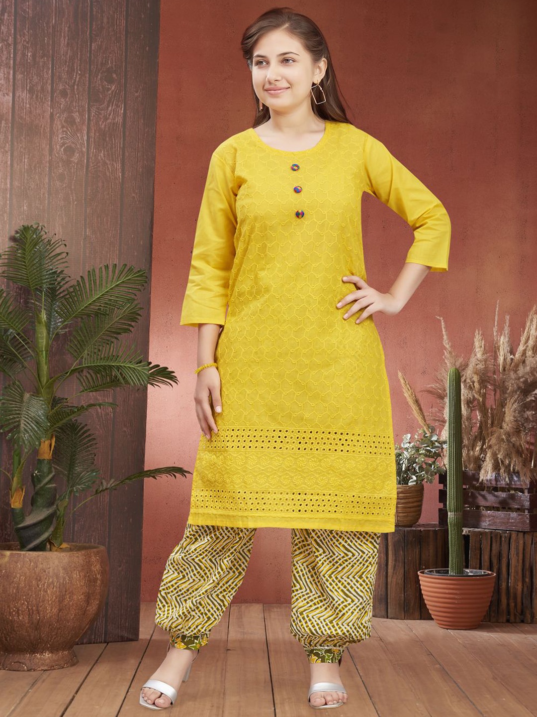 

Sangria Girls Yellow Floral Embroidered Round Neck Straight Kurta