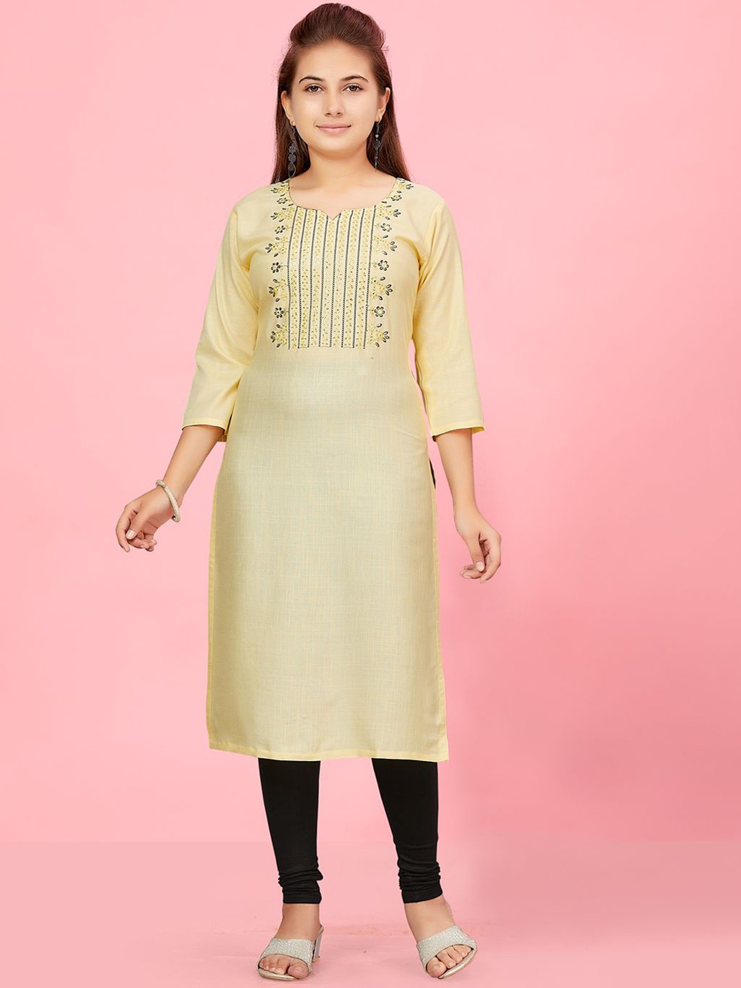 

Sangria Girls Cream Floral Embroidered Round Neck Straight Kurta