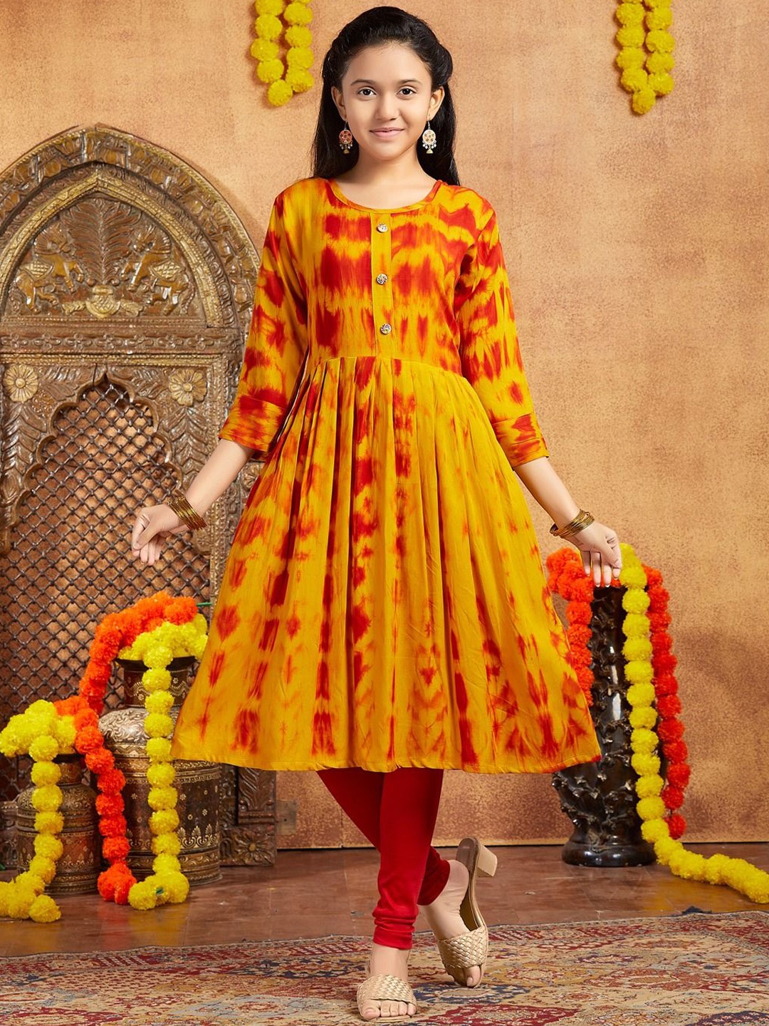 

Sangria Girls Yellow Tie & Dye Shibori Round Neck Anarkali Kurta