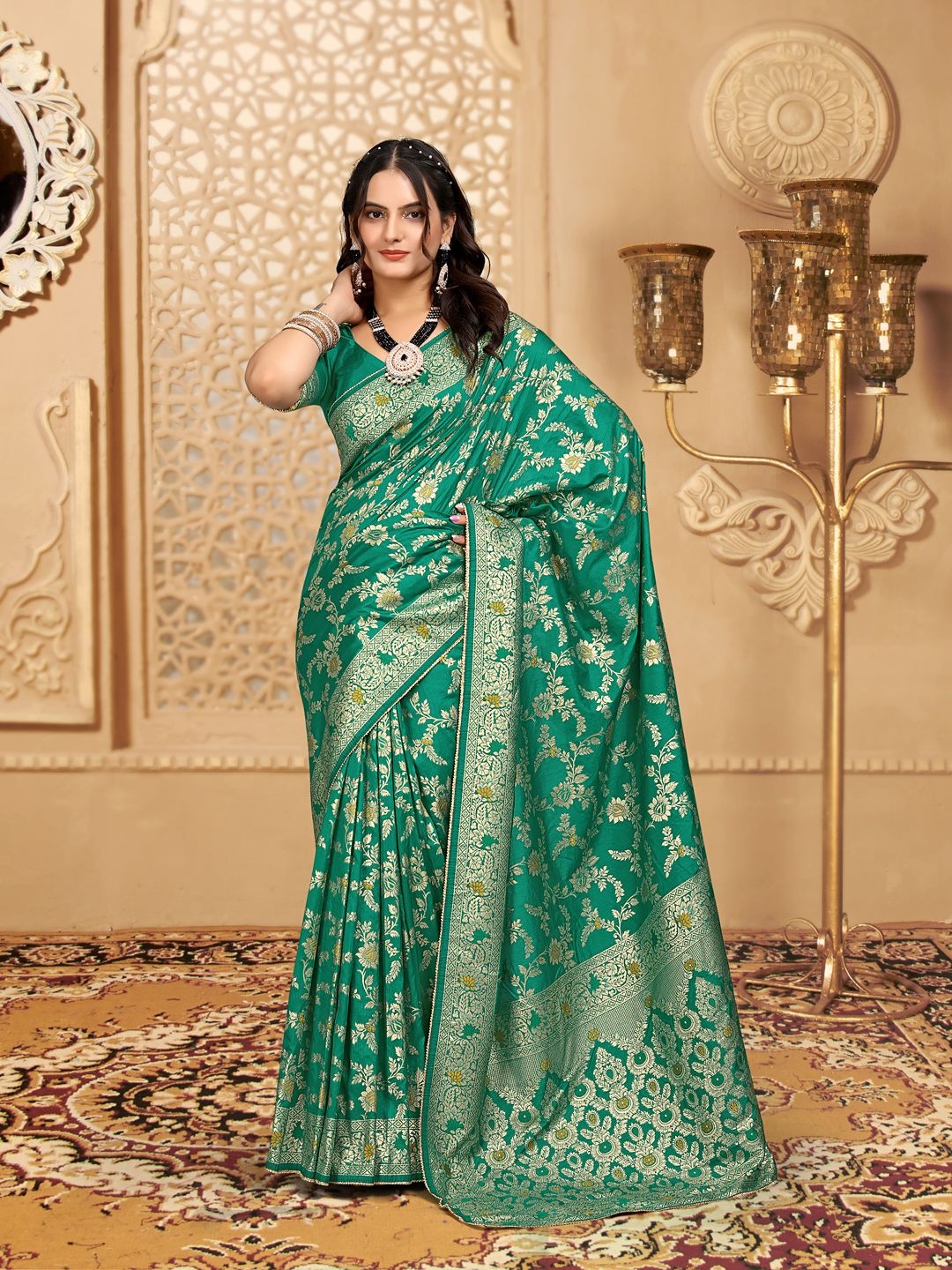 

Aagiri Woven Design Zari Banarasi Saree, Green