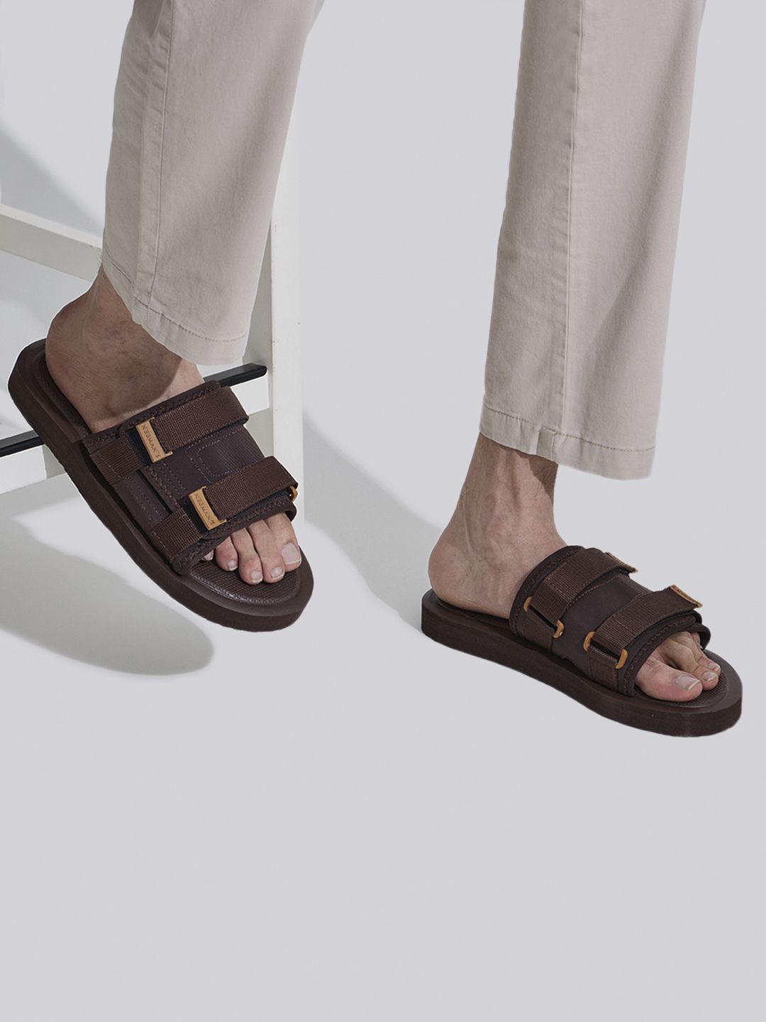

NEEMANS Men Breezy Fluff Comfort Sandals, Brown