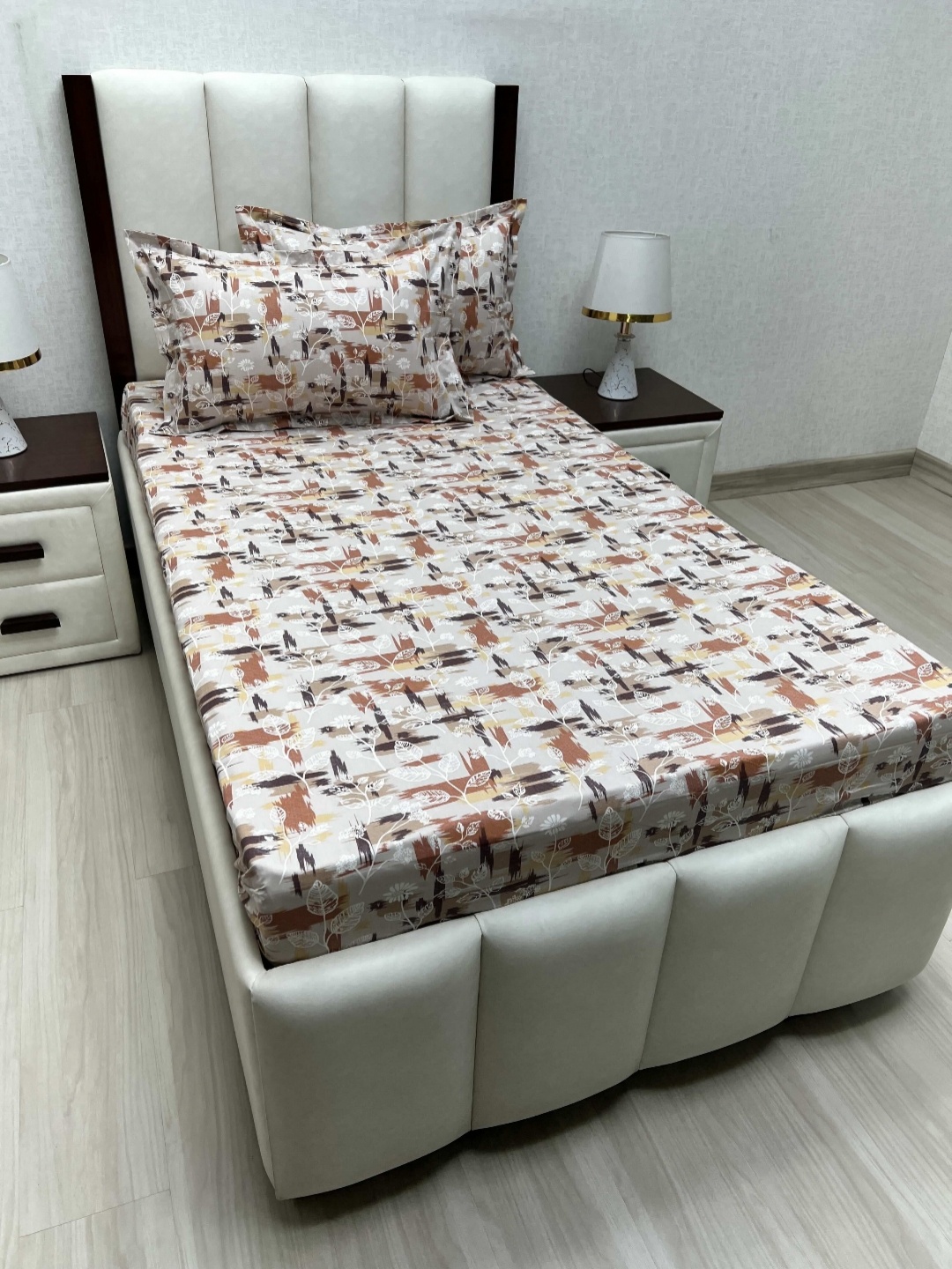 

Pure Decor Lounge White Printed Pure Cotton 350 TC Single Bedsheet Set 1.73 m x 2.36 m