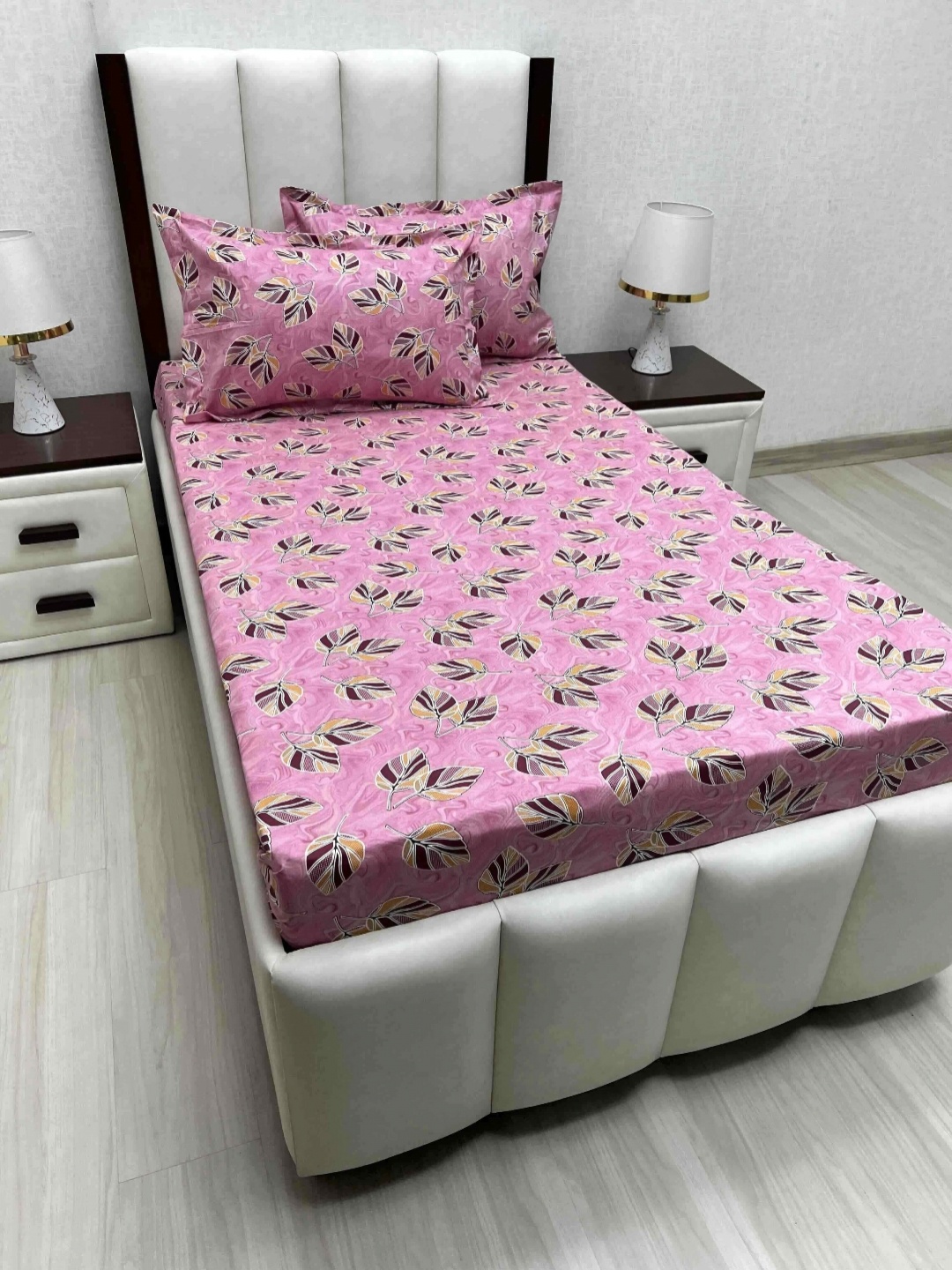 

Pure Decor Lounge Pink Printed Pure Cotton 350 TC Single Bedsheet Set 1.73 m x 2.36 m