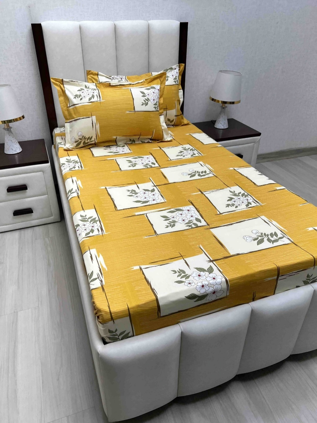 

Pure Decor Lounge Yellow Printed Pure Cotton 350 TC Single Bedsheet Set 1.73 m x 2.36 m