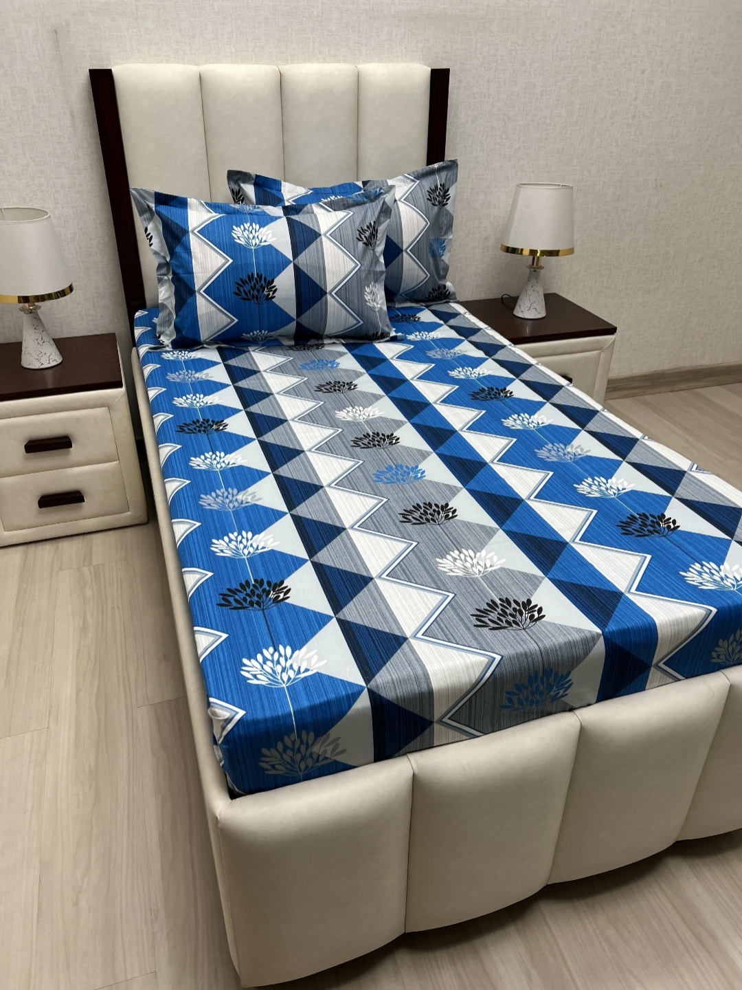 

Pure Decor Lounge Blue Printed Pure Cotton 350 TC Single Bedsheet Set 1.73 m x 2.36 m