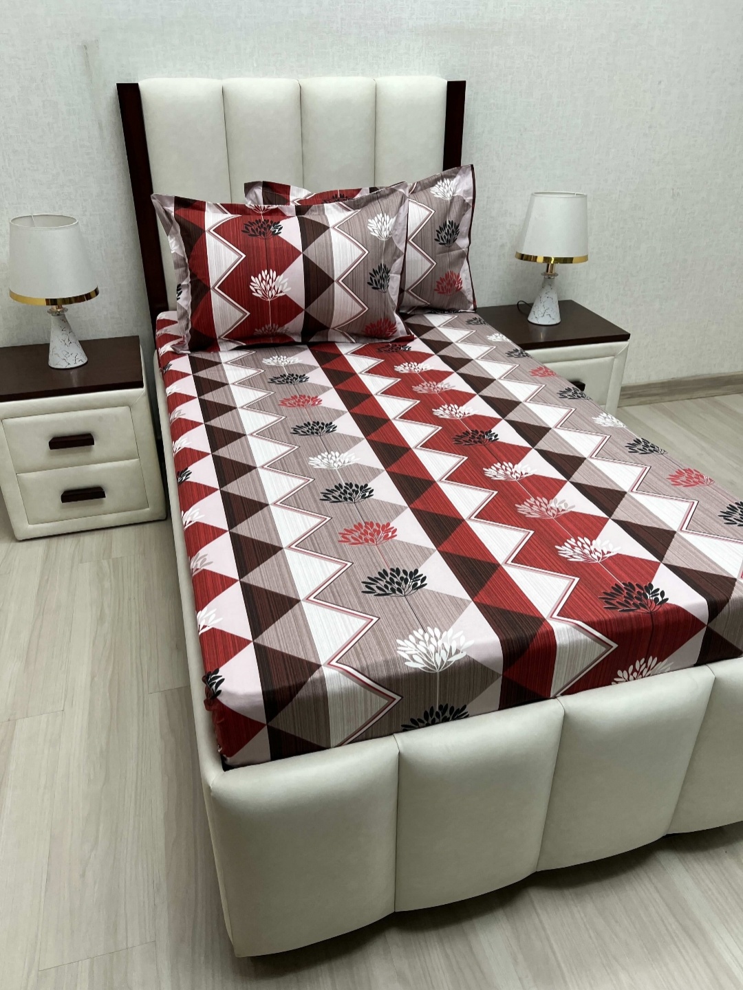 

Pure Decor Lounge Red Printed Pure Cotton 350 TC Single Bedsheet Set 1.73 m x 2.36 m