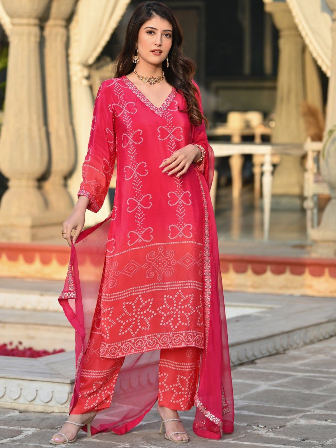 

STSTYLERIUM Bandhani Printed V-Neck A-Line Kurta with Trouser And Dupatta, Peach