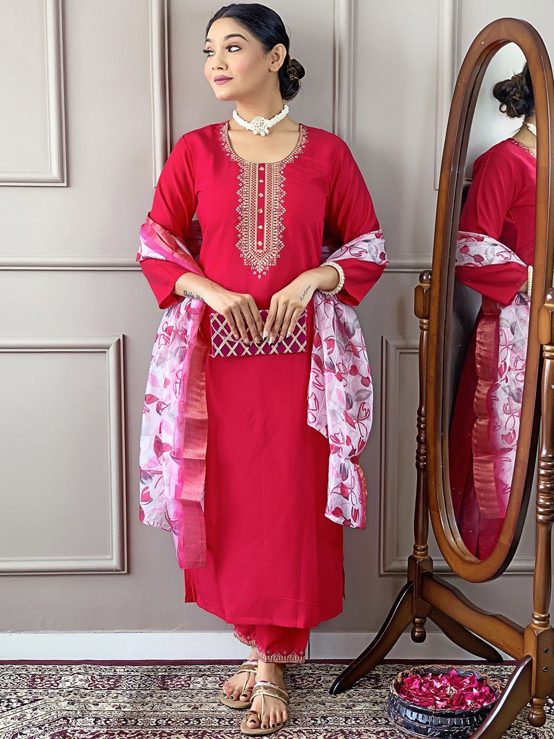 

PARNAVI Sequinned Embellished Kurta With Trousers And Dupatta, Red