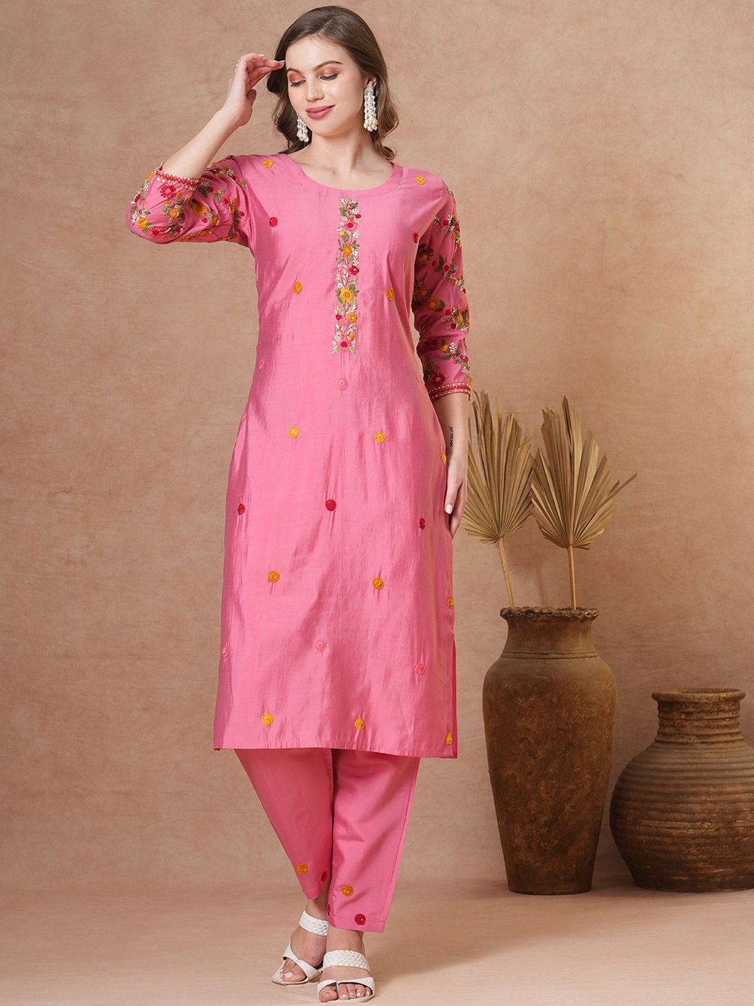 

FASHOR Pink Embroidered Round Neck Tunic With Trousers