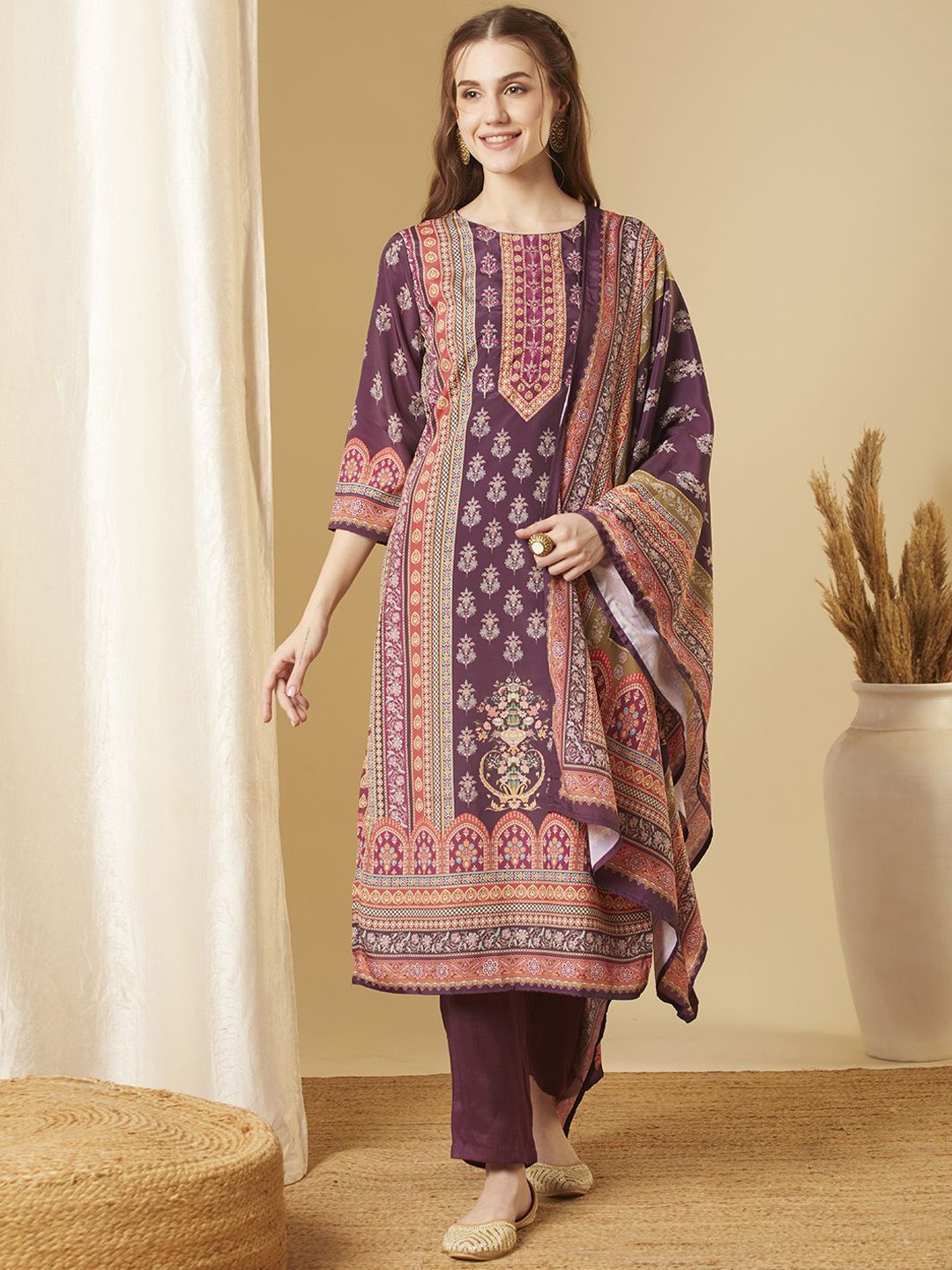 

FASHOR Ethnic Motifs Printed Round Neck Straight Kurta with Trousers and Dupatta, Burgundy