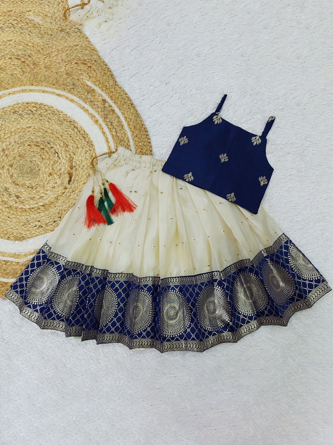 

FELIZ THE DESIGNER STUDIO Girls Zari Woven Design Ready To Wear Lehenga & Choli, Blue