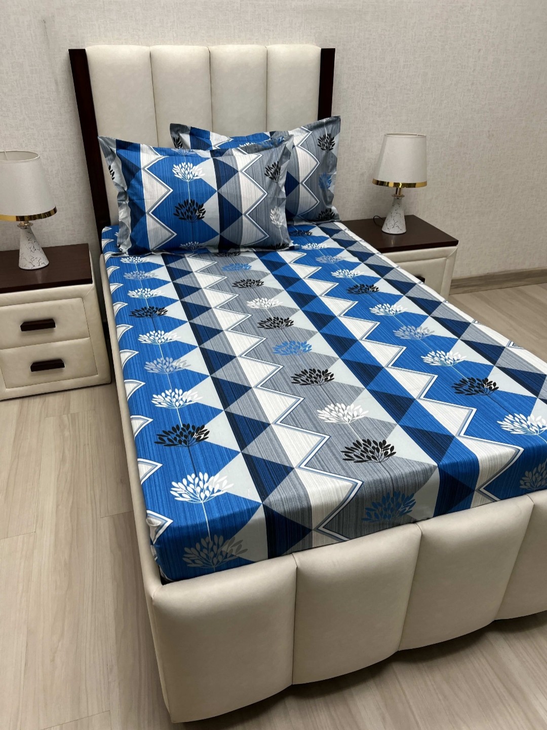 

Pure Decor Lounge Blue Printed Pure Cotton 330 TC Single Bedsheet Set 2.36 x 1.73 m