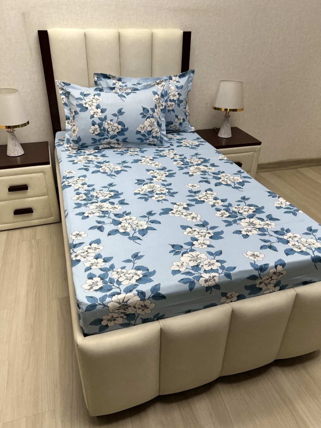 

Pure Decor Lounge Blue Floral Printed Pure Cotton 330 TC Single Bedsheet Set 2.36 x 1.73 m