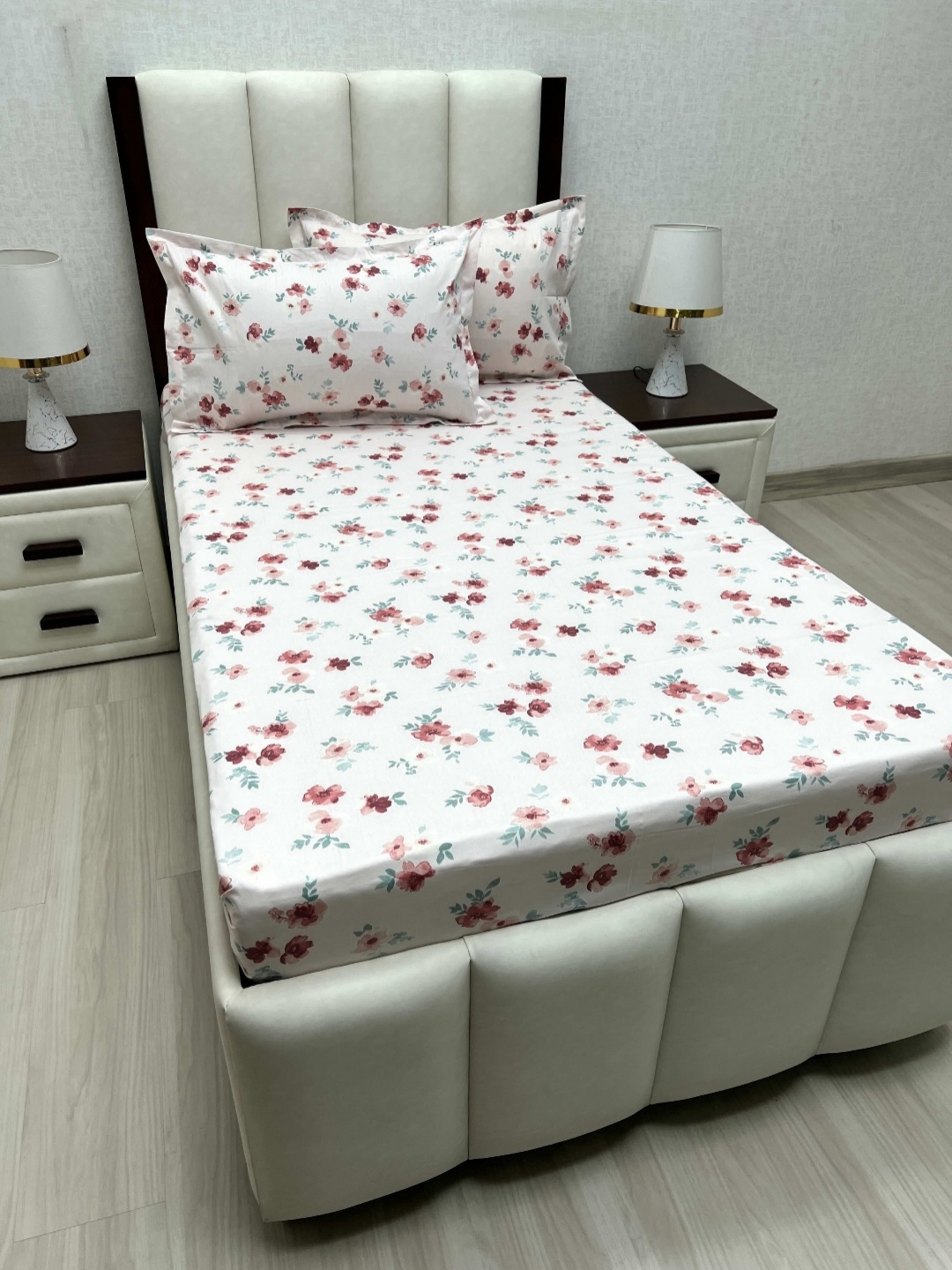 

Pure Decor Lounge Pink Floral Printed Pure Cotton 330 TC Single Bedsheet Set 2.36 x 1.73 m