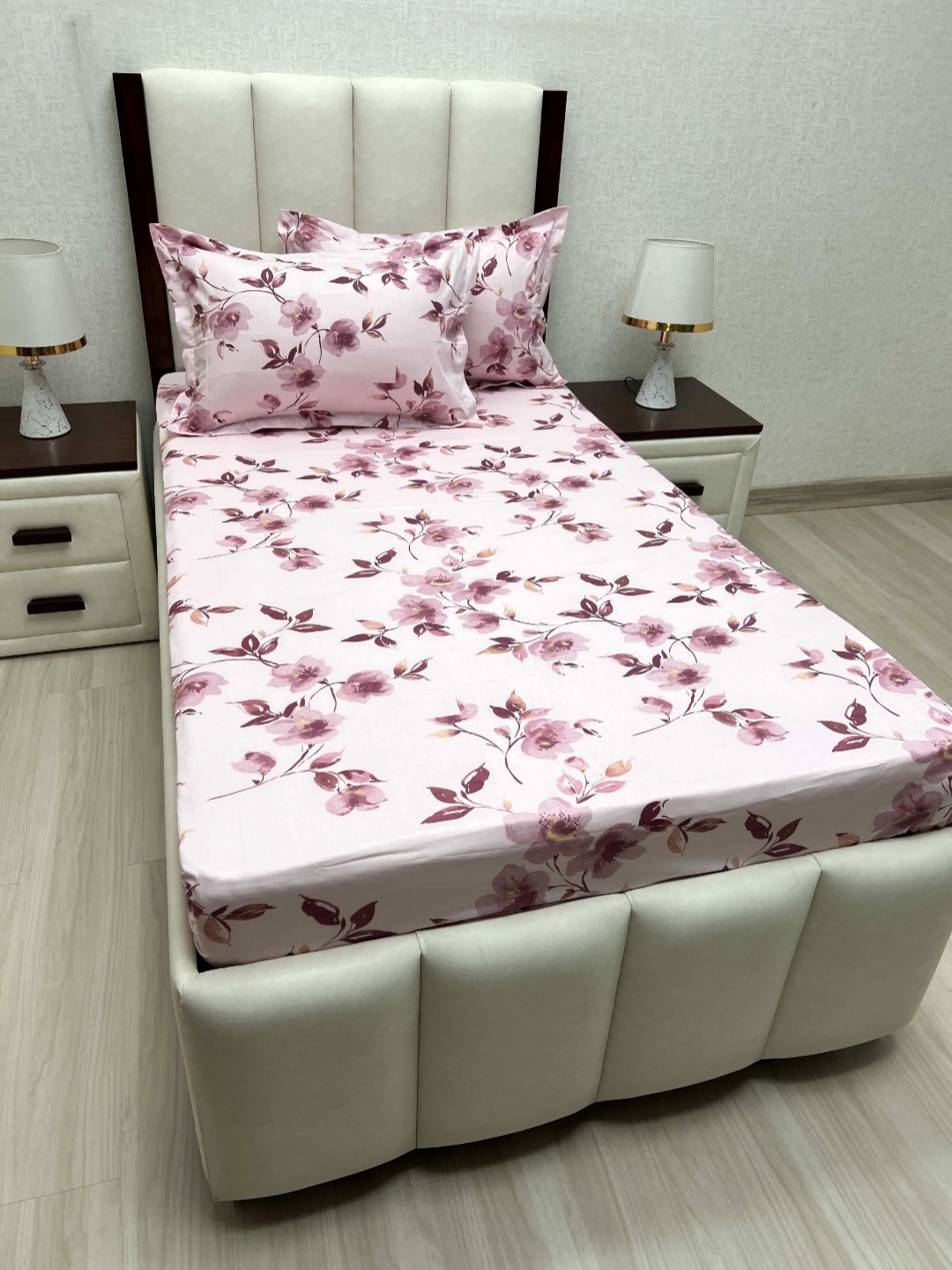 

Pure Decor Lounge Pink Floral Printed Pure Cotton 330 TC Single Bedsheet Set 2.36 x 1.73 m
