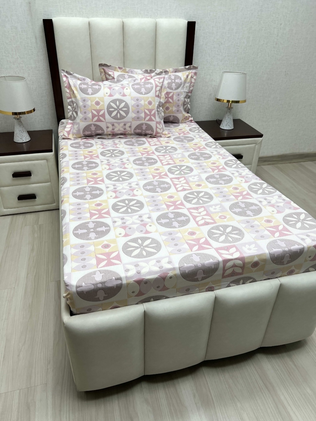 

Pure Decor Lounge Pink Printed Pure Cotton 330 TC Single Bedsheet Set 2.36 x 1.73 m