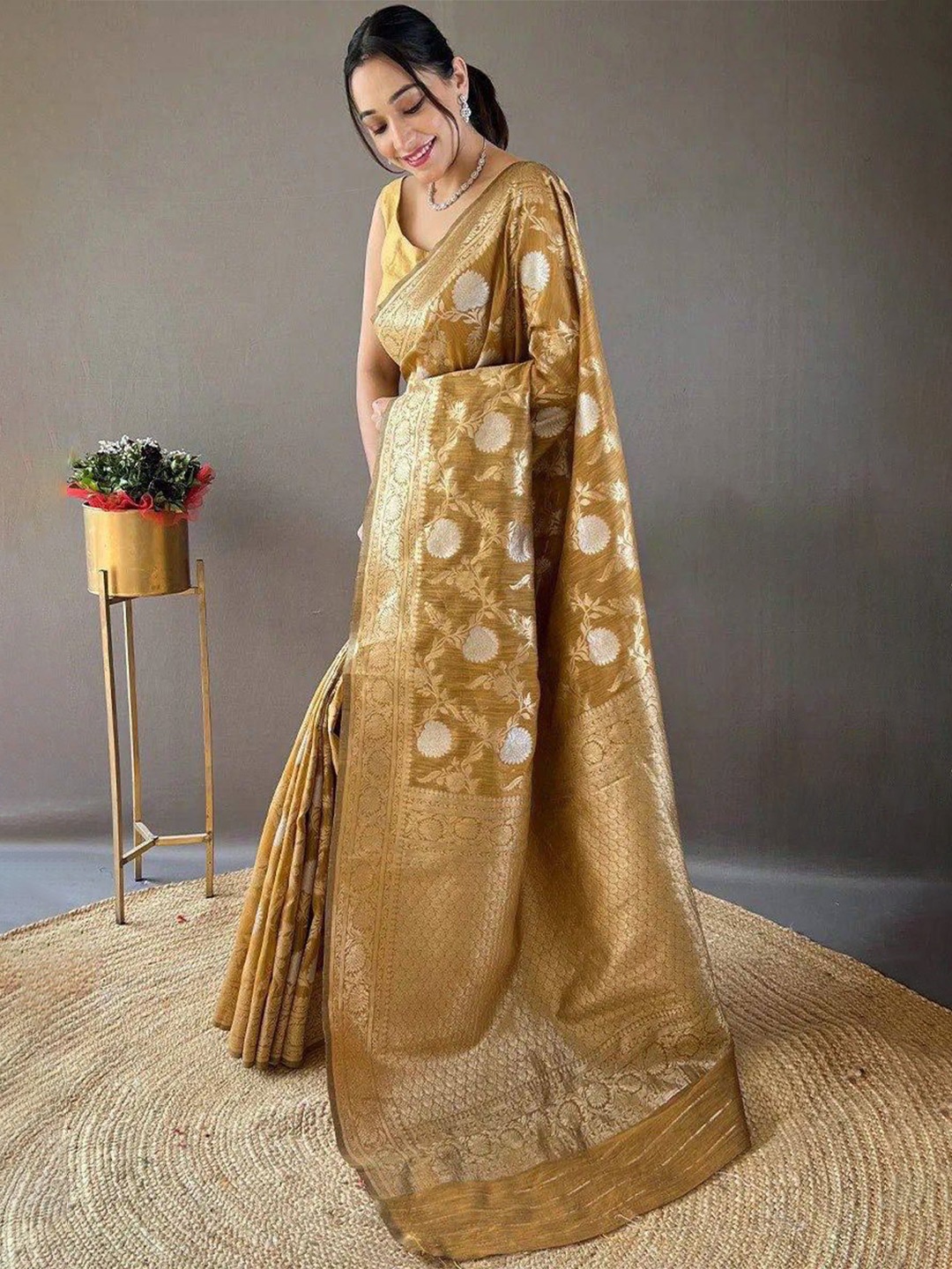 

ZIBLON Woven Design Zari Banarasi Saree, Cream