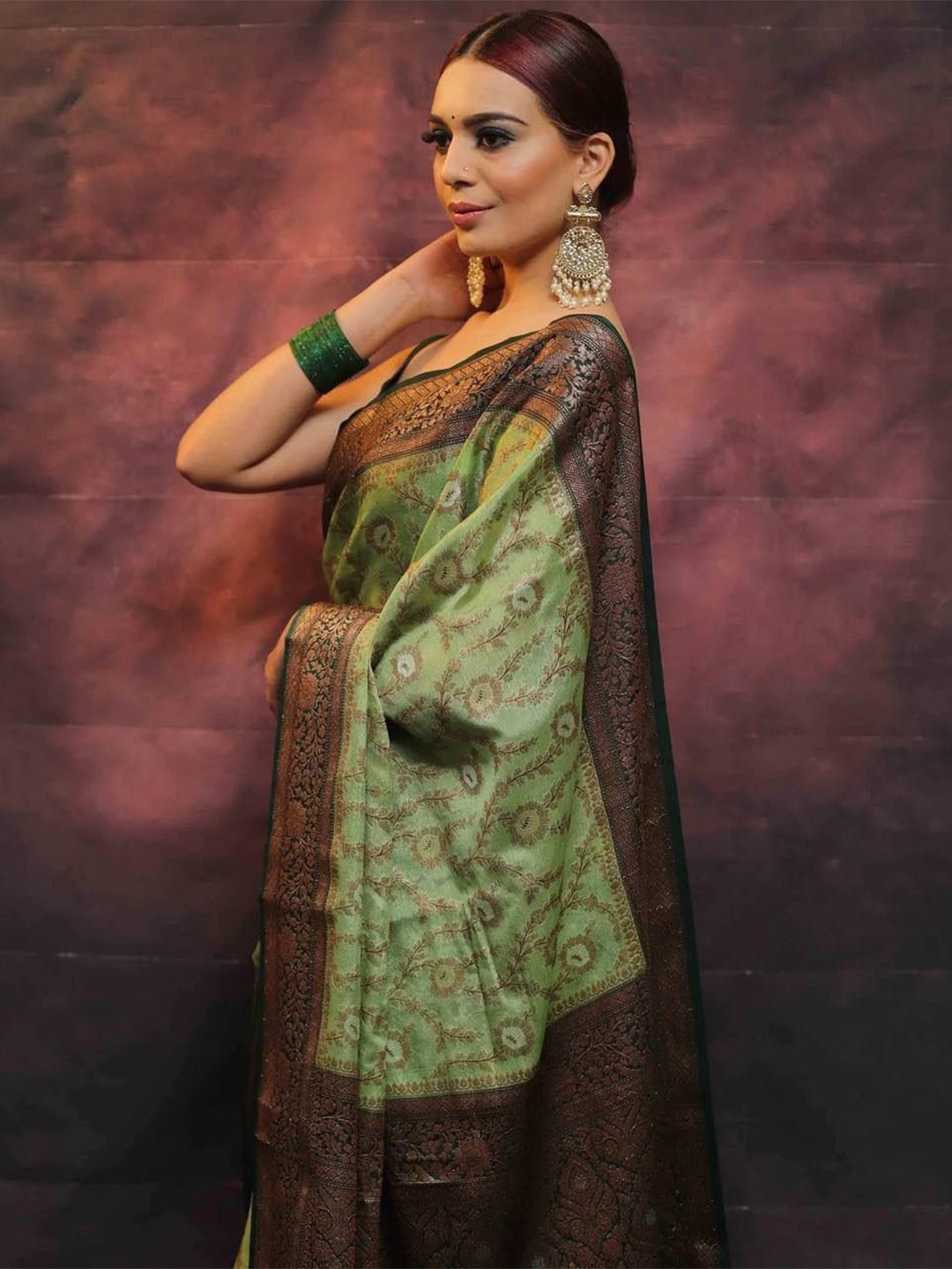 

ZIBLON Woven Design Zari Banarasi Saree, Green