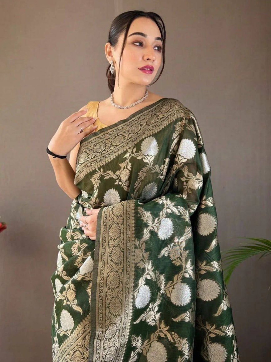 

ZIBLON Woven Design Zari Banarasi Saree, Green