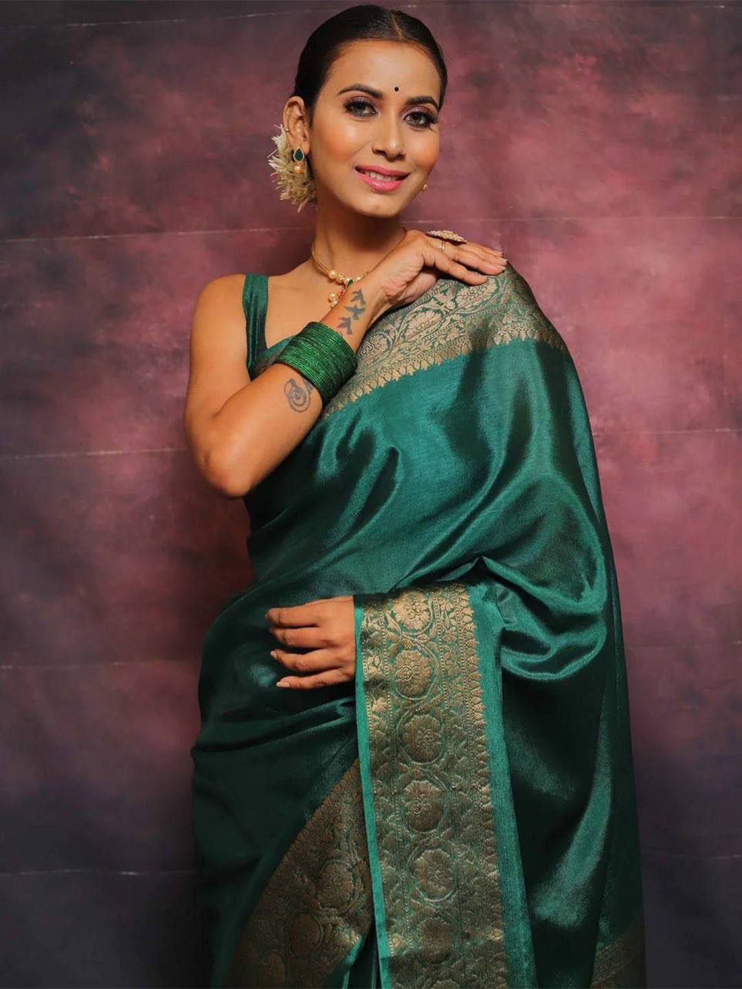 

ZIBLON Woven Design Zari Banarasi Saree, Green
