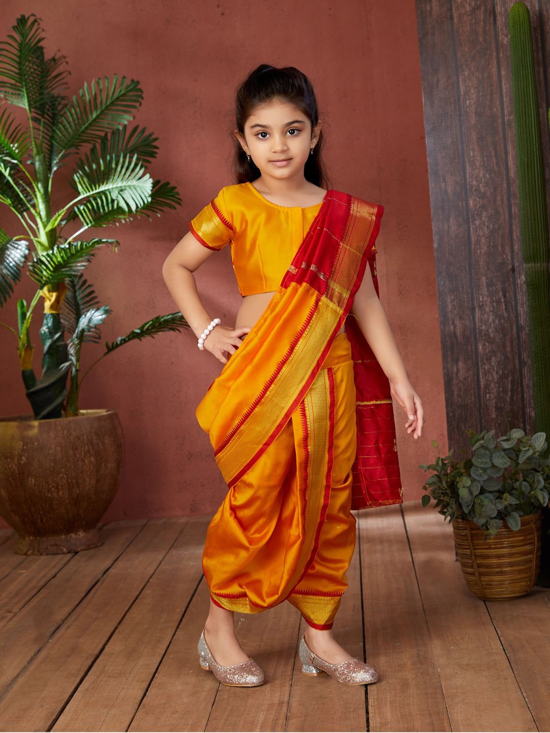 

Sangria Girls Woven Design Zari Banarasi Saree, Yellow