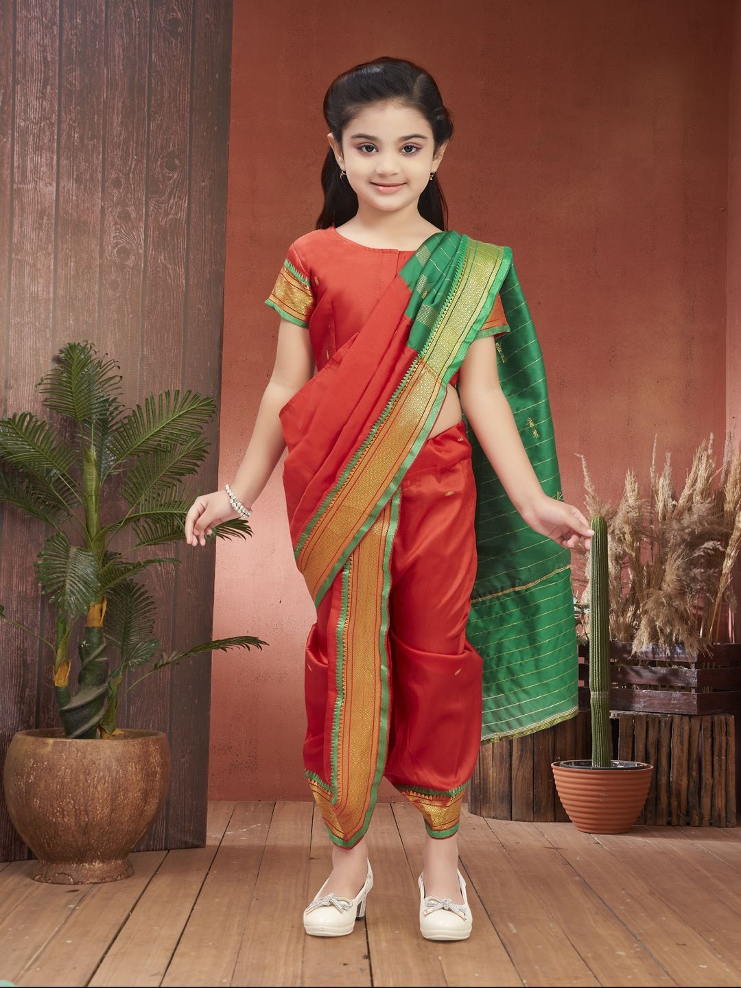 

Sangria Girls Woven Design Zari Banarasi Saree, Red