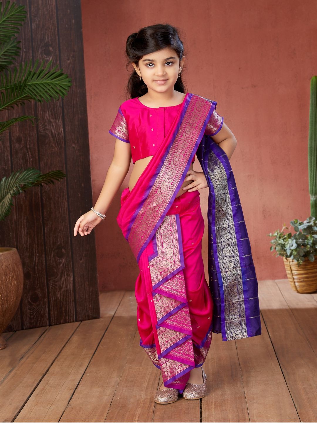 

Sangria Girls Woven Design Zari Banarasi Saree, Pink