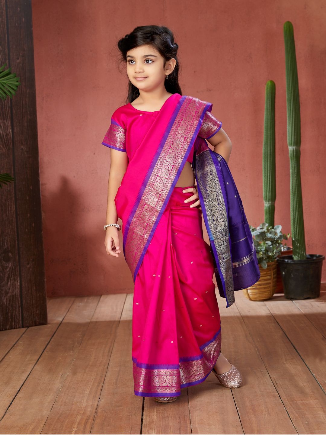 

Sangria Girls Woven Design Zari Banarasi Saree, Pink